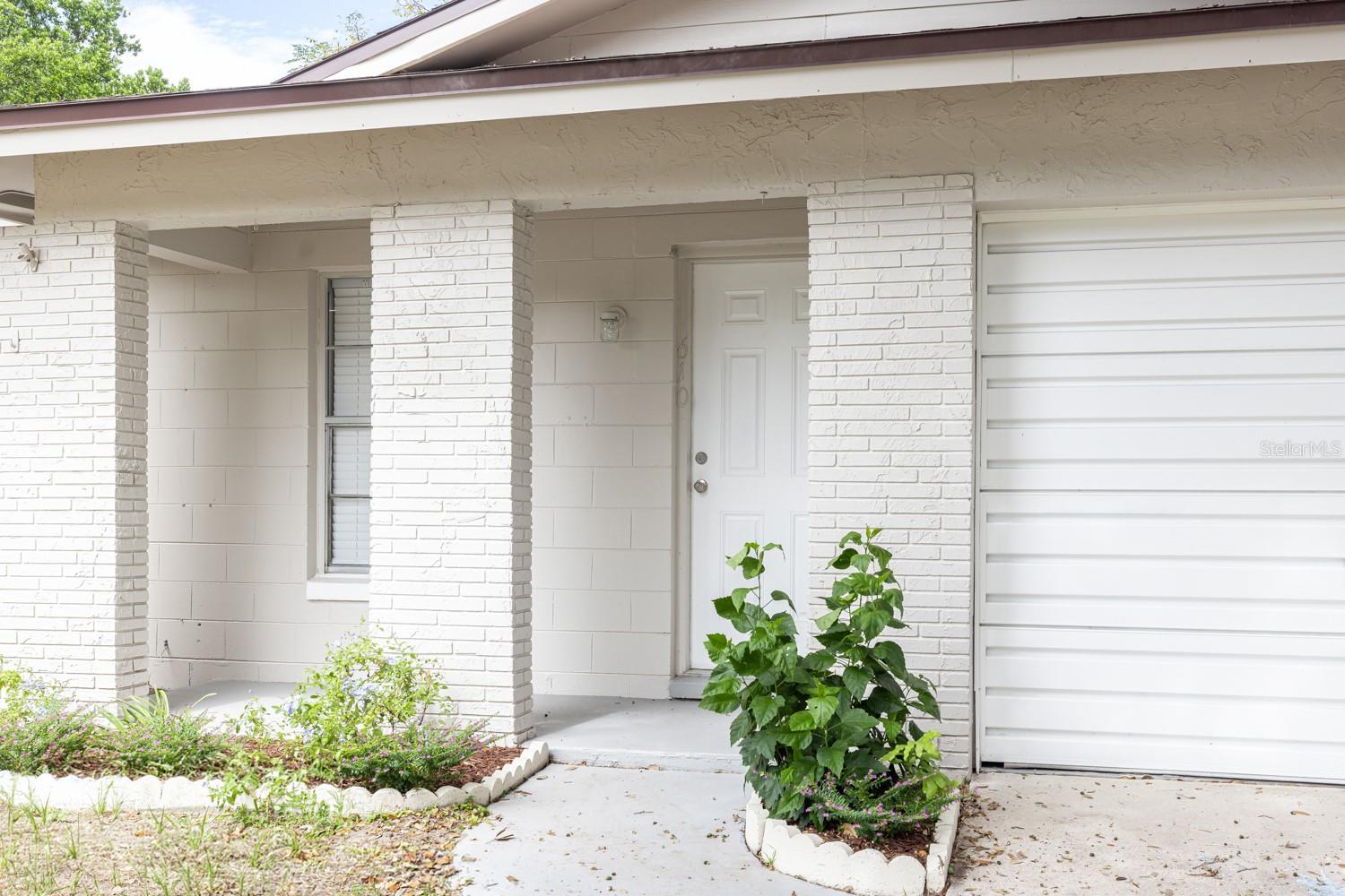 610 E Helm Way Property Photo 4
