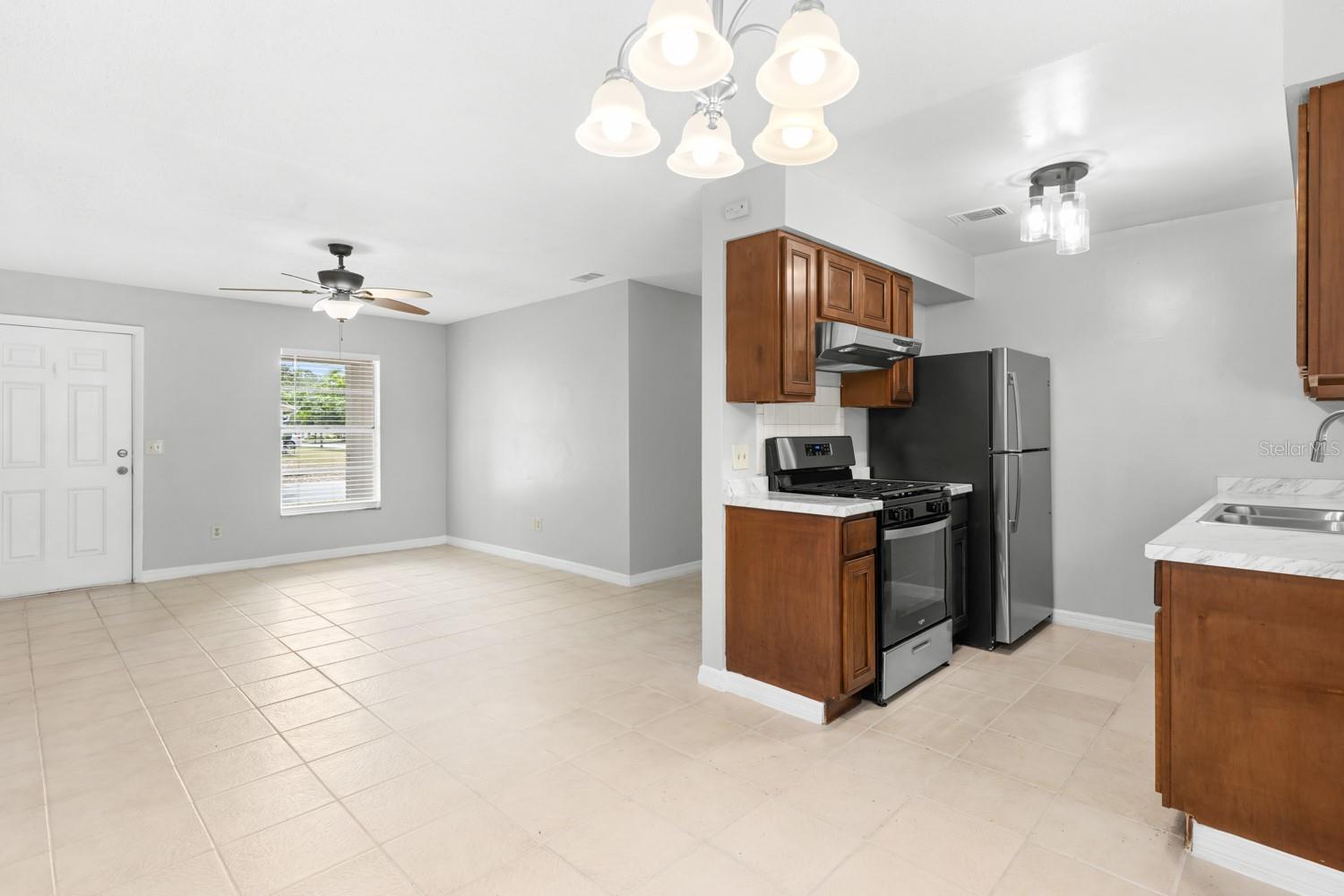 610 E Helm Way Property Photo 10