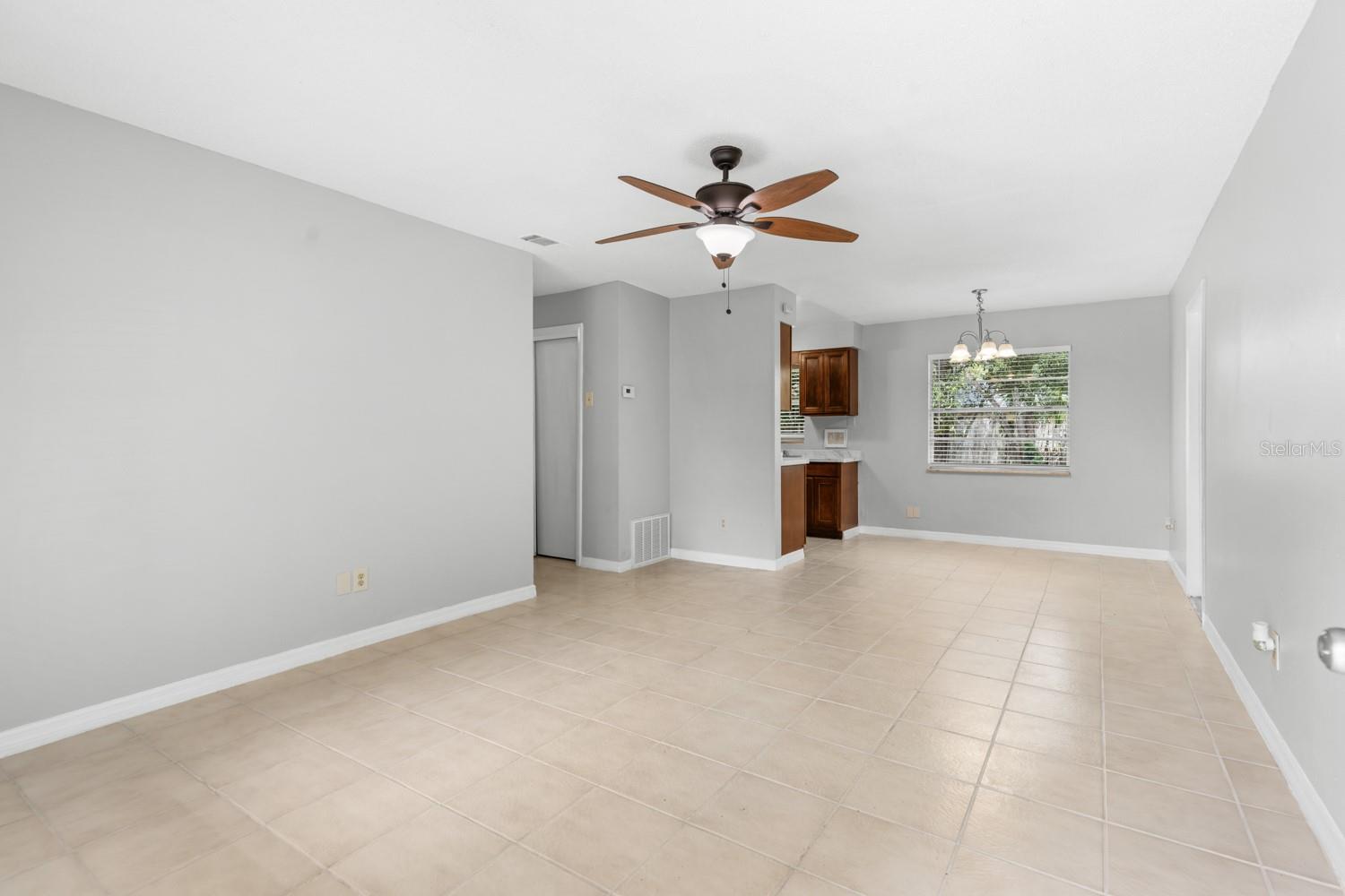 610 E Helm Way Property Photo 11