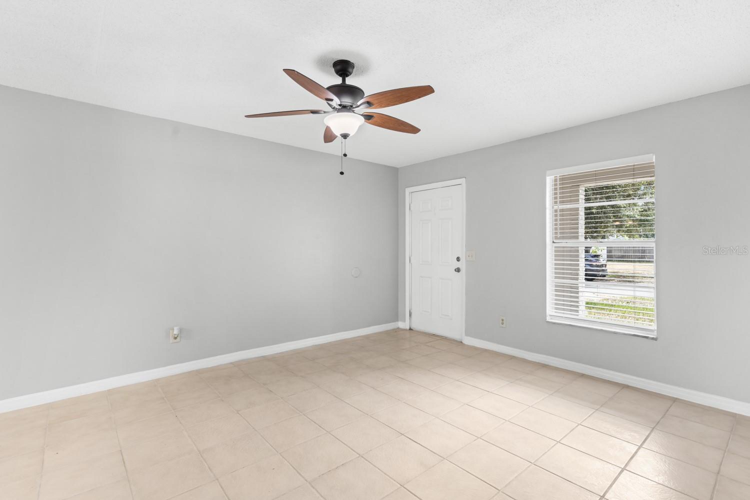 610 E Helm Way Property Photo 12