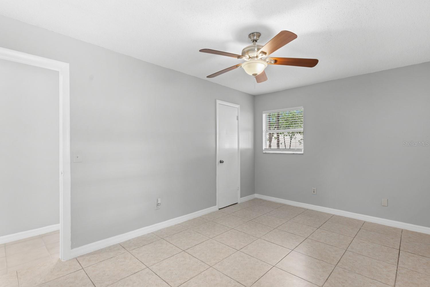 610 E Helm Way Property Photo 16
