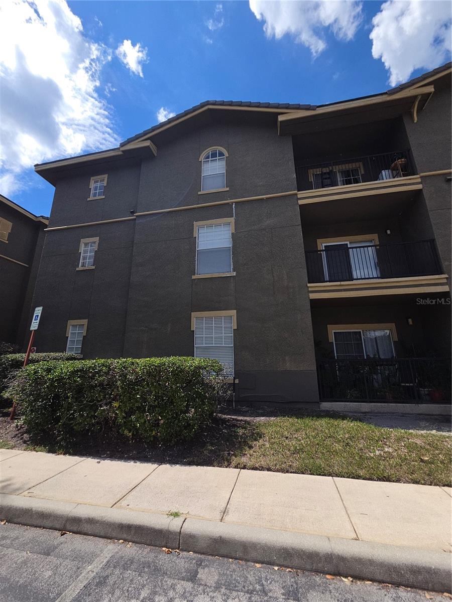 102 VISTA VERDI CIR #320 Property Photo 1
