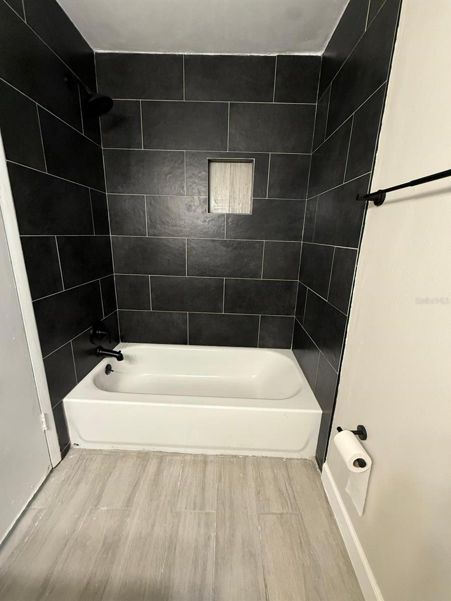 328 Pine St Property Photo 9