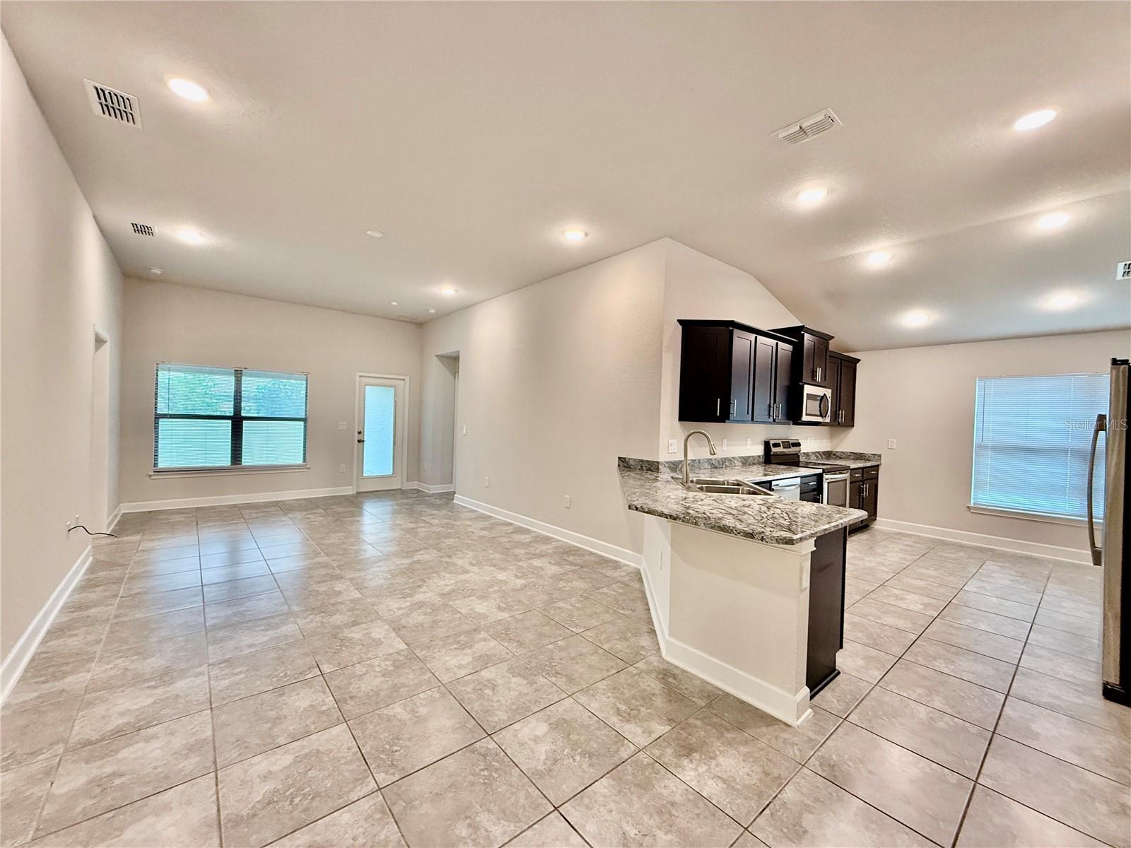 132 Bergamot Loop Property Photo 3
