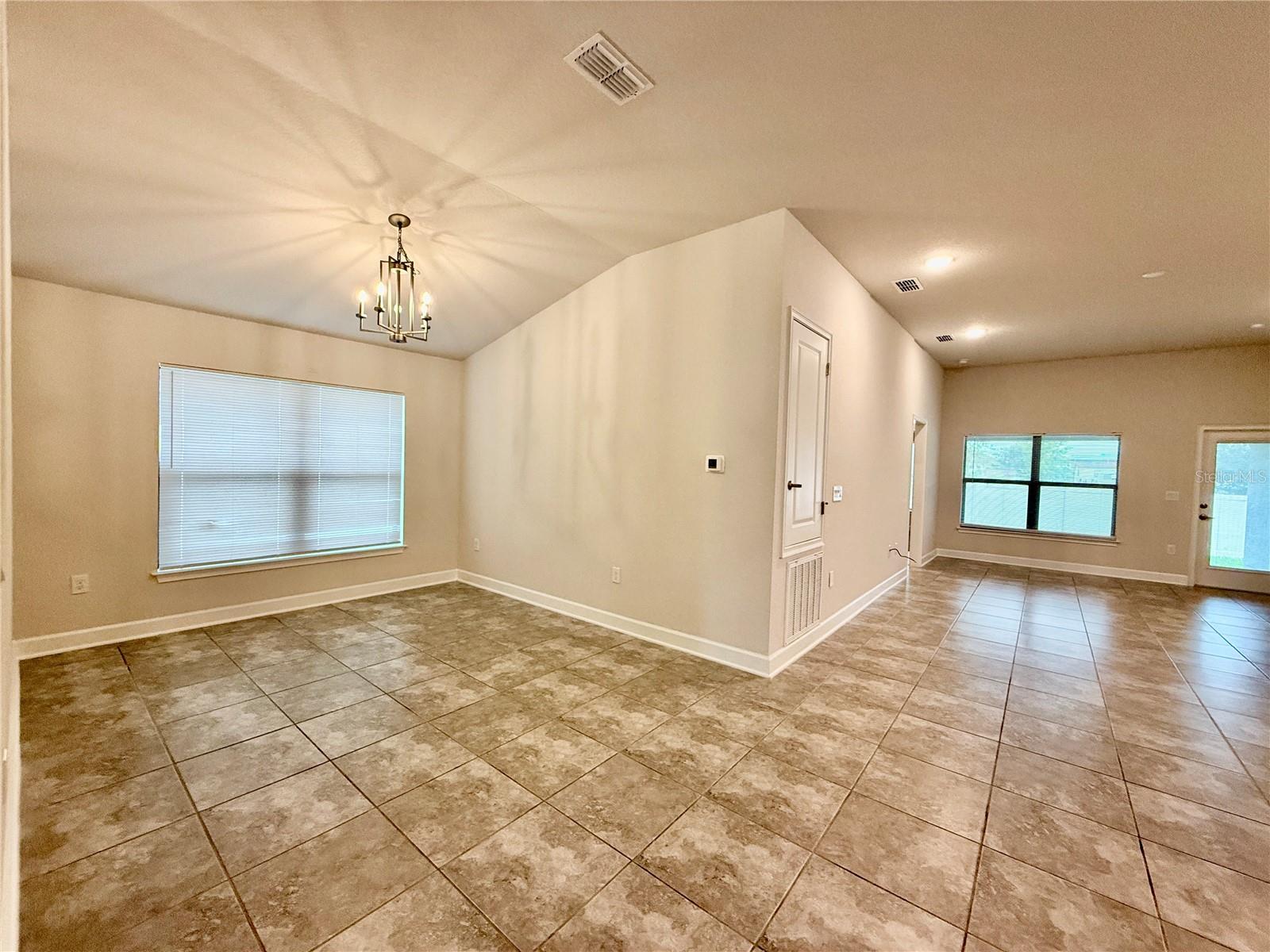 132 Bergamot Loop Property Photo 5