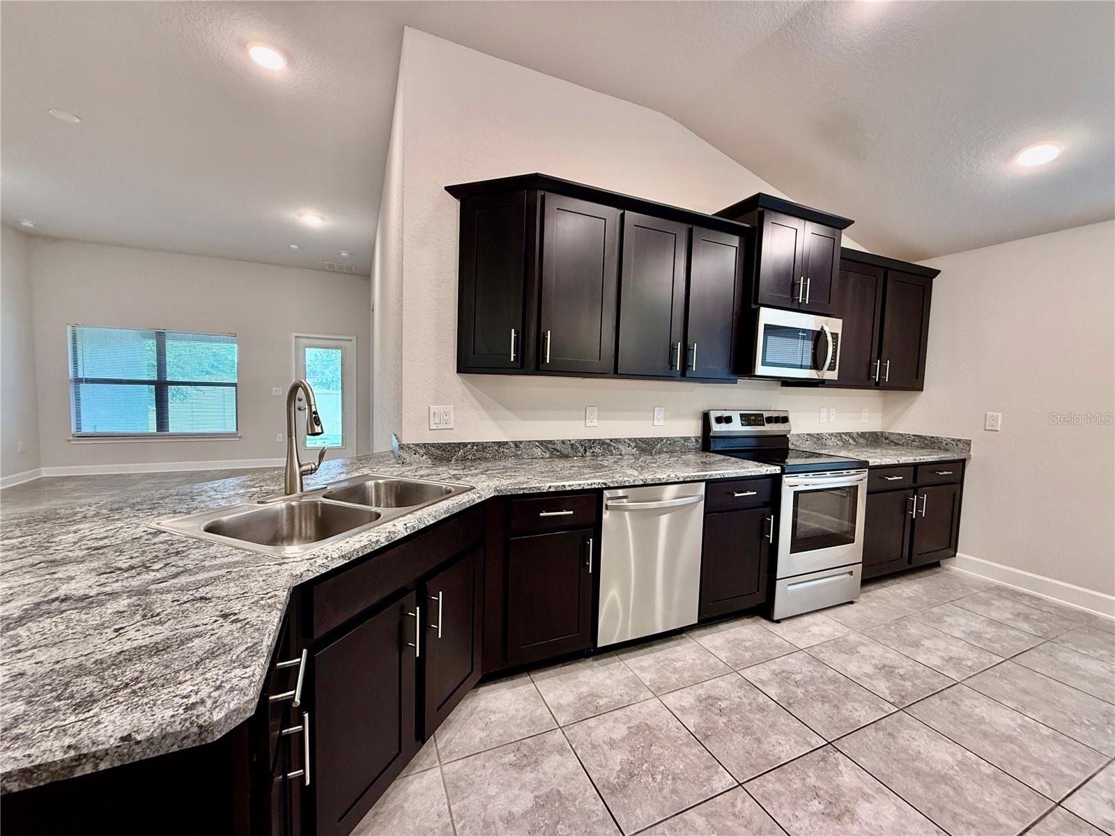 132 Bergamot Loop Property Photo 6