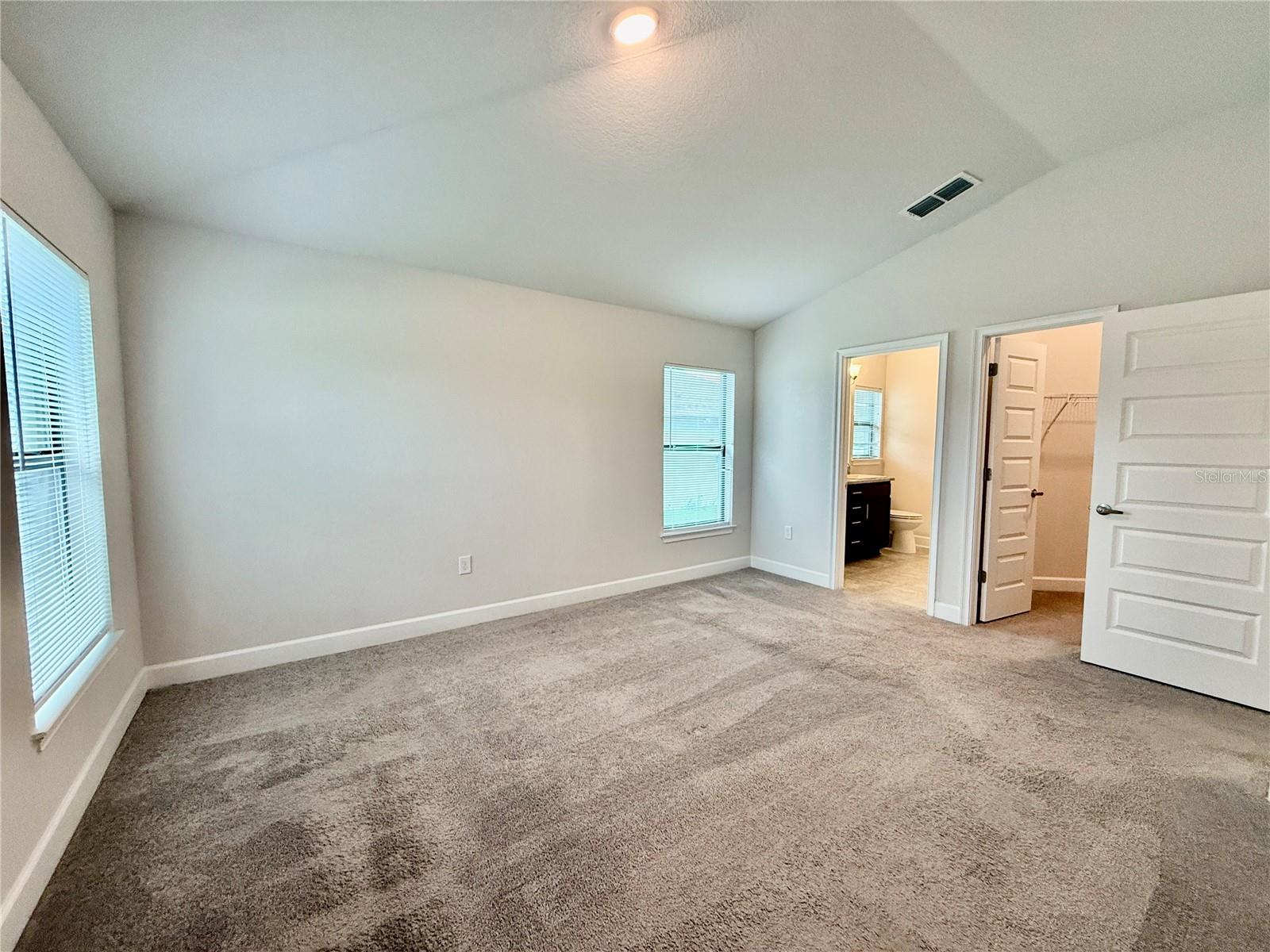132 Bergamot Loop Property Photo 8
