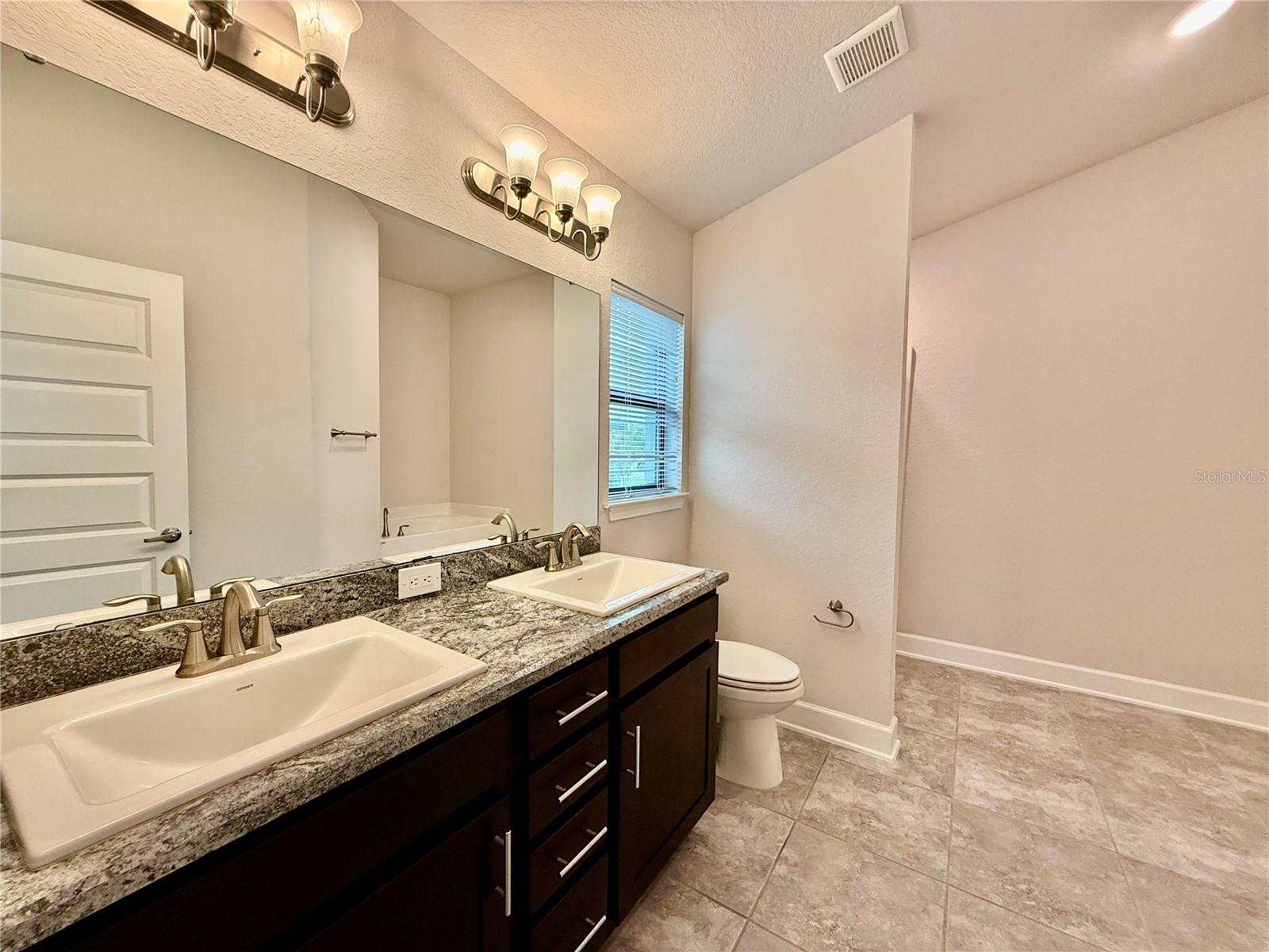 132 Bergamot Loop Property Photo 9