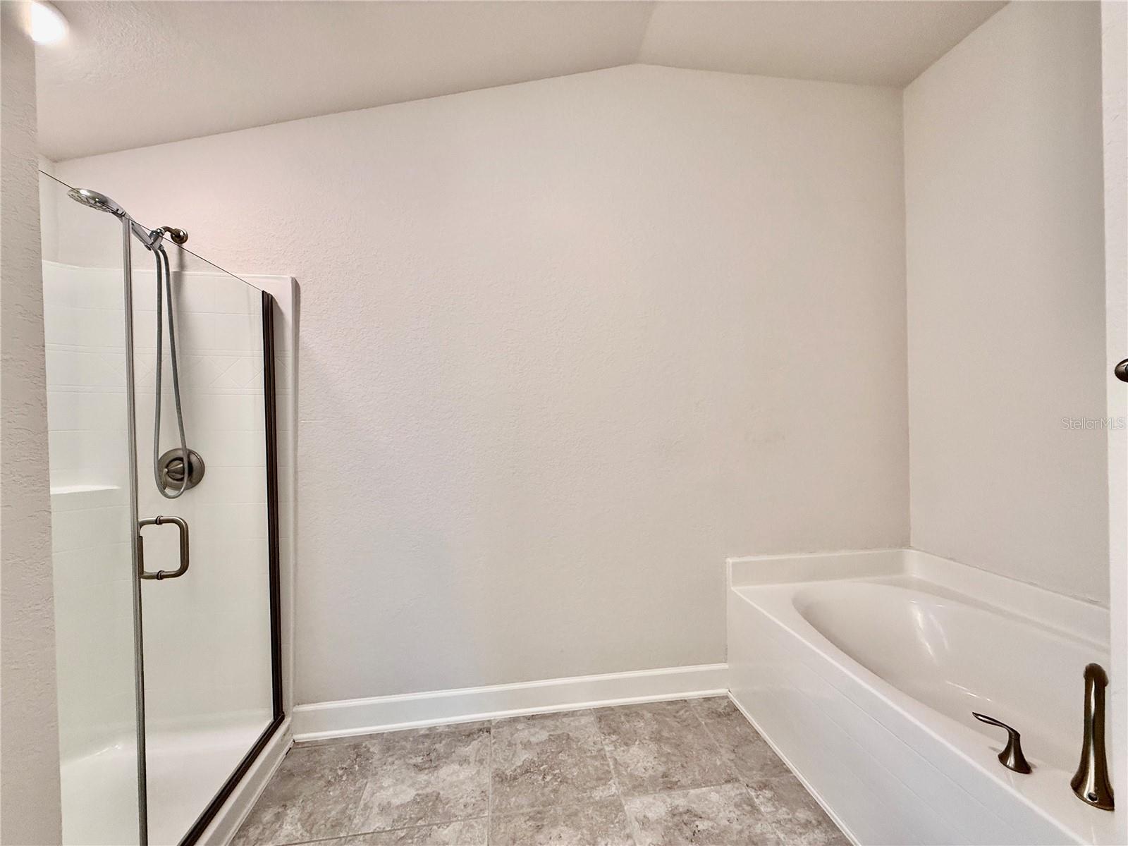 132 Bergamot Loop Property Photo 10