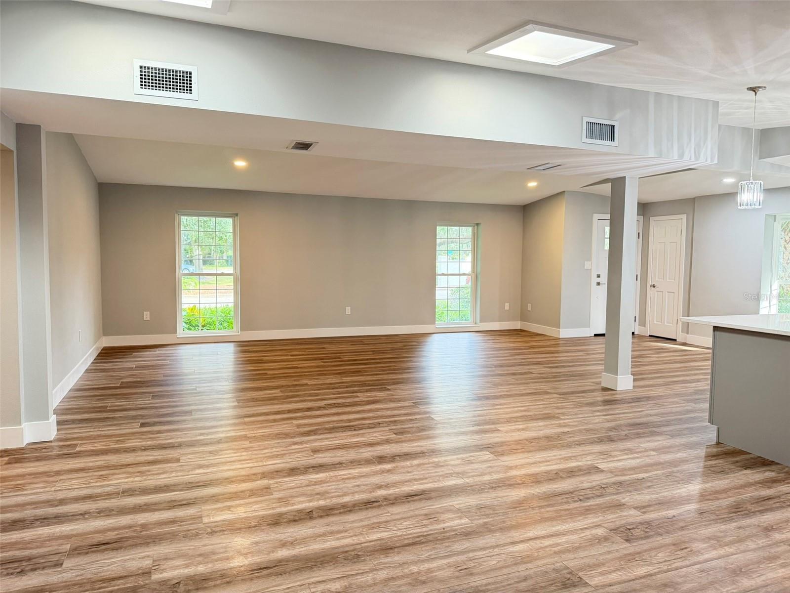 O6446473 Property Photo 5