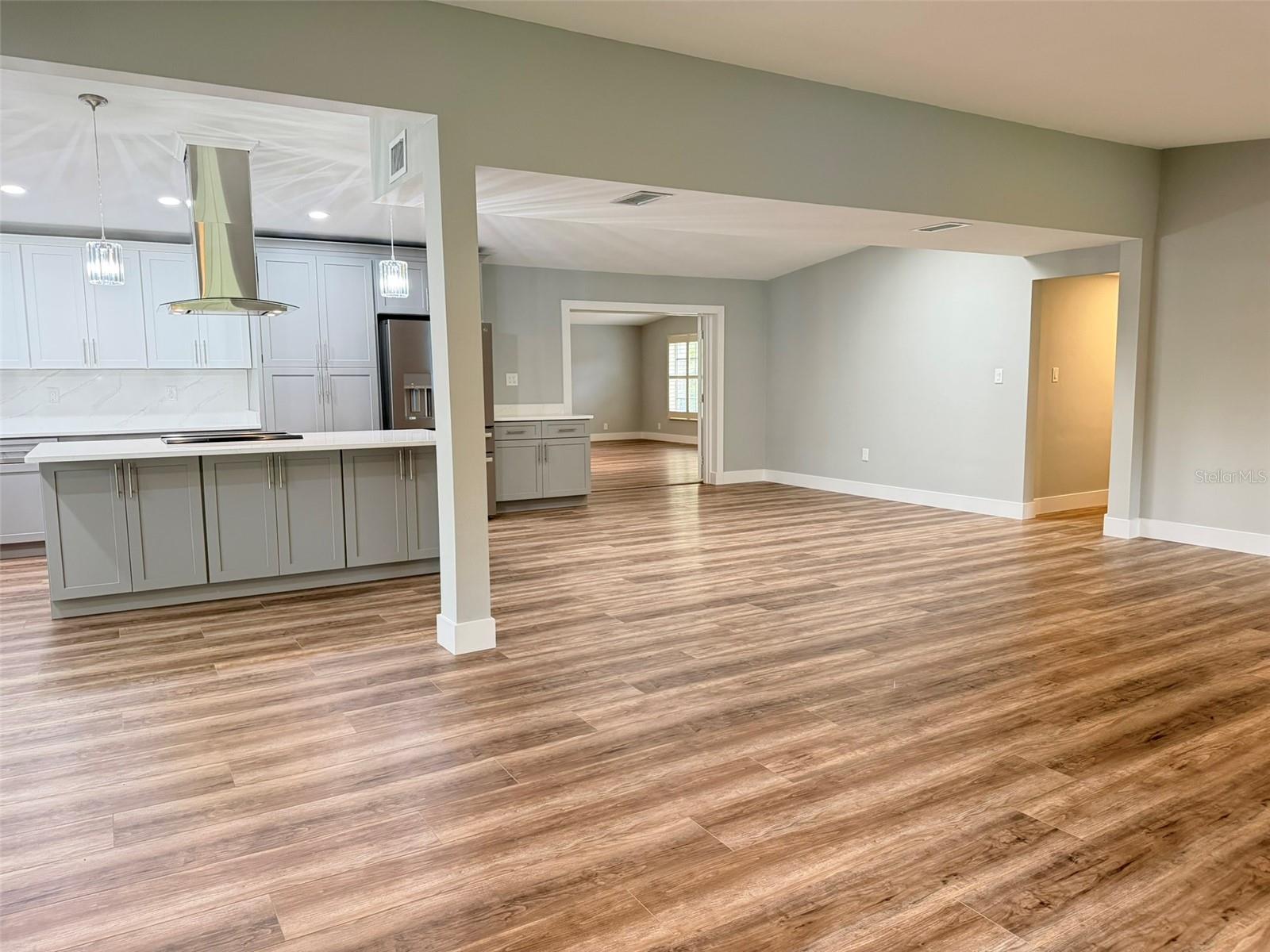 O6446473 Property Photo 6