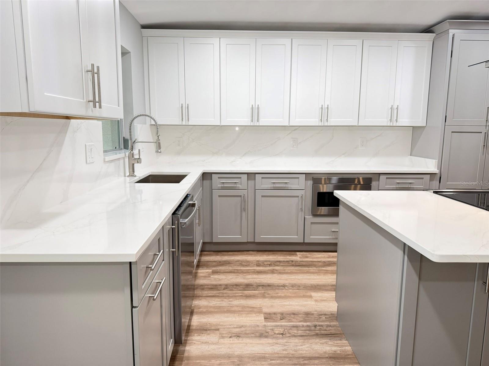 O6446473 Property Photo 9