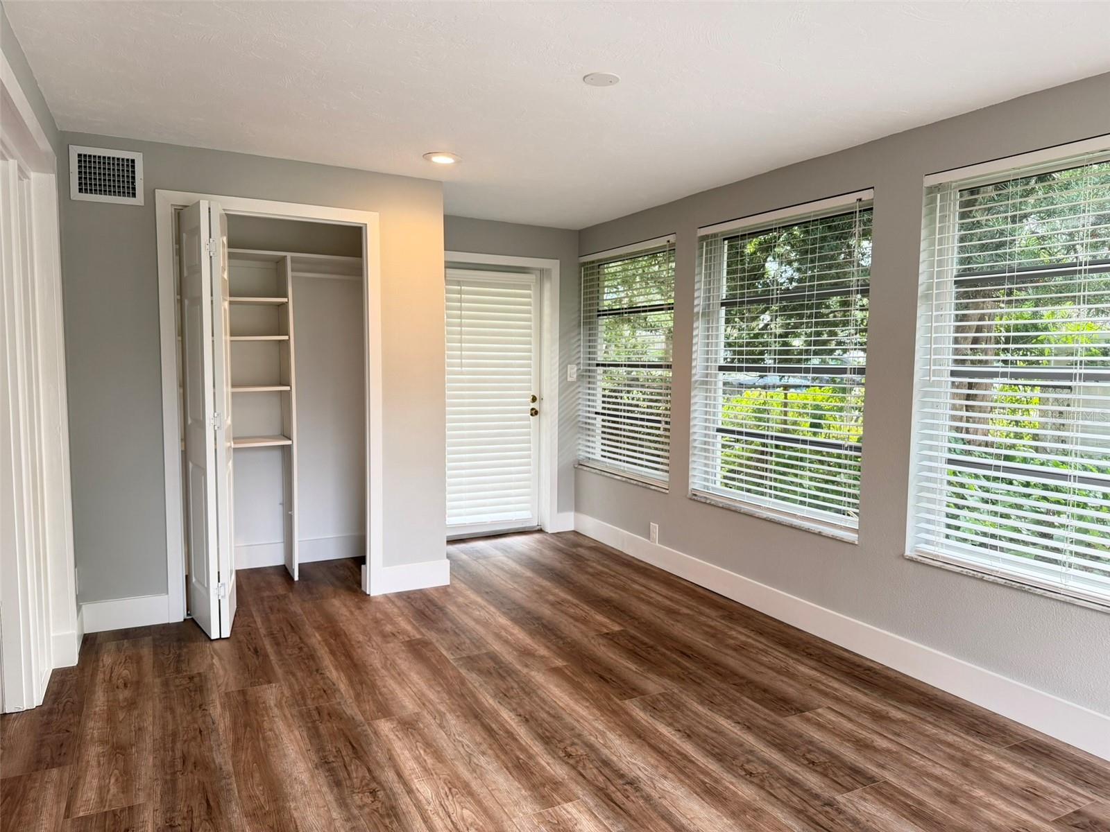 O6446473 Property Photo 17