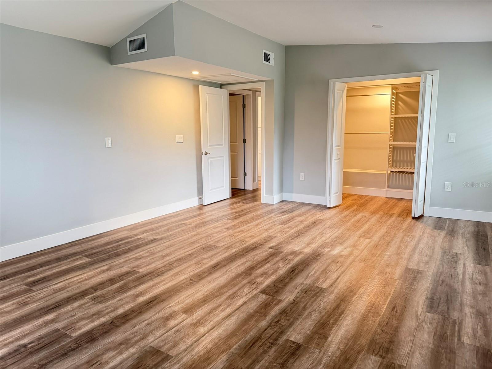O6446473 Property Photo 21