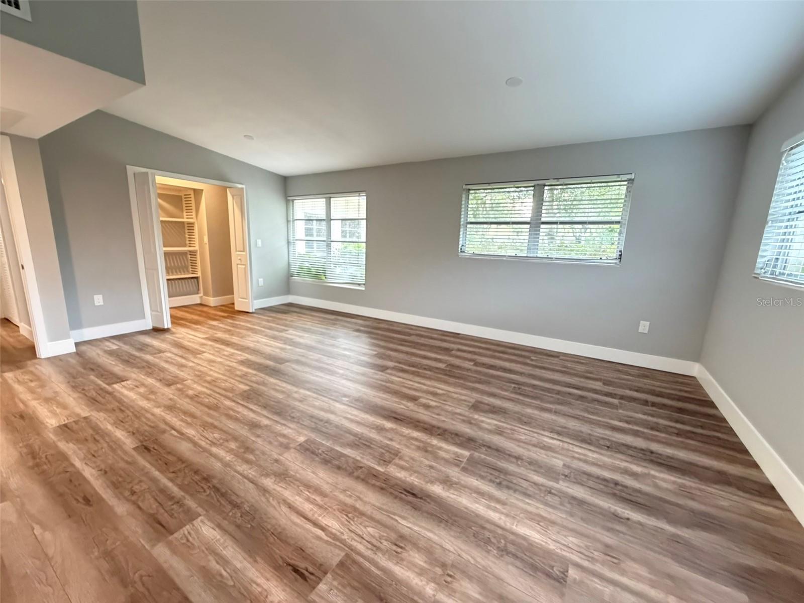 O6446473 Property Photo 23