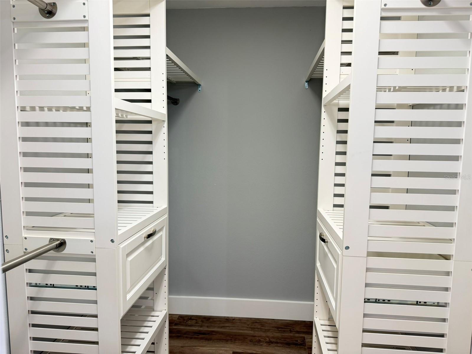O6446473 Property Photo 26