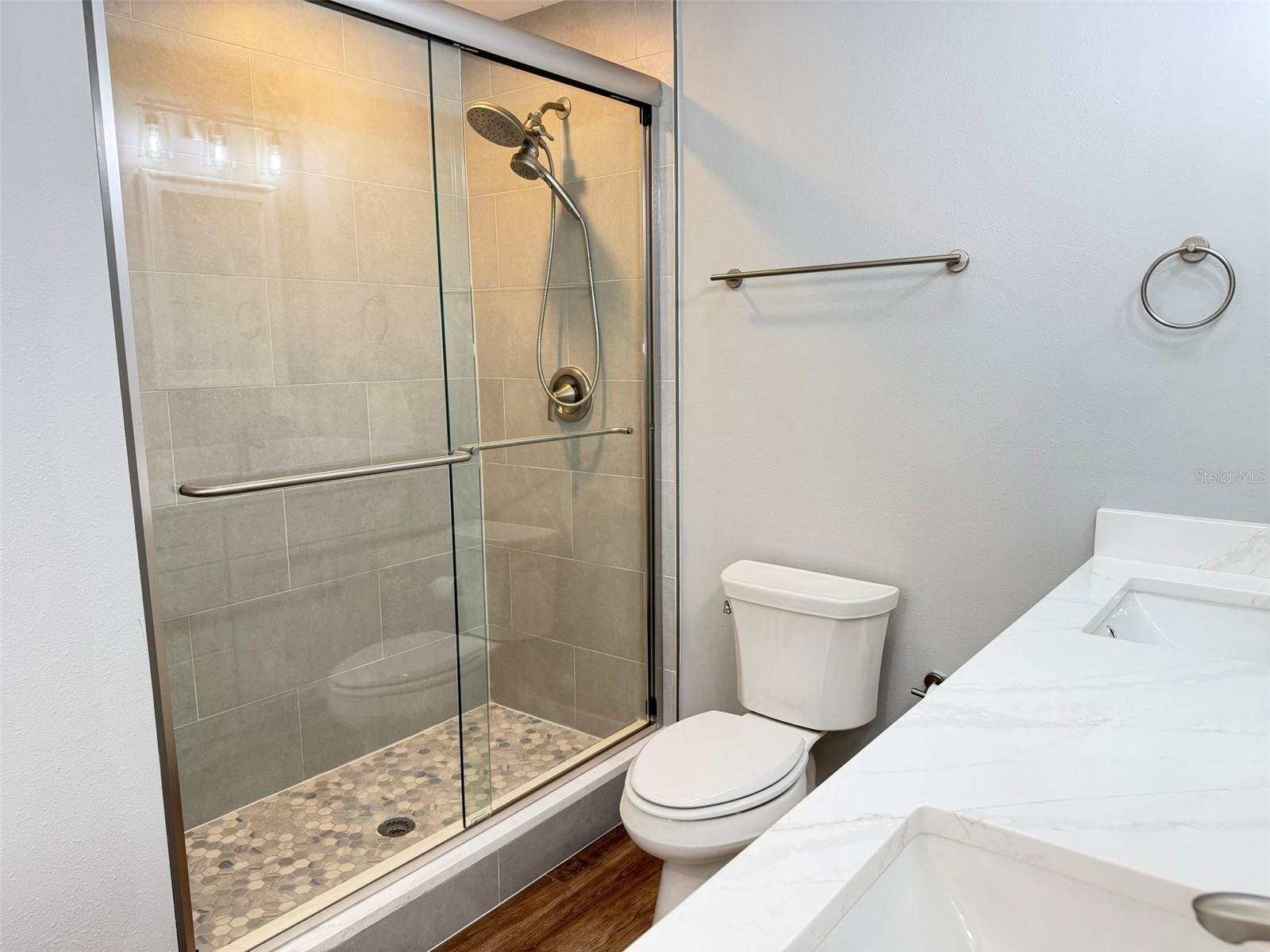 O6446473 Property Photo 27