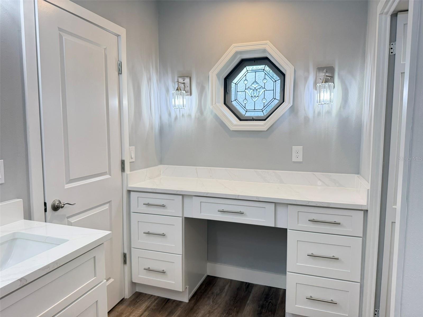O6446473 Property Photo 29