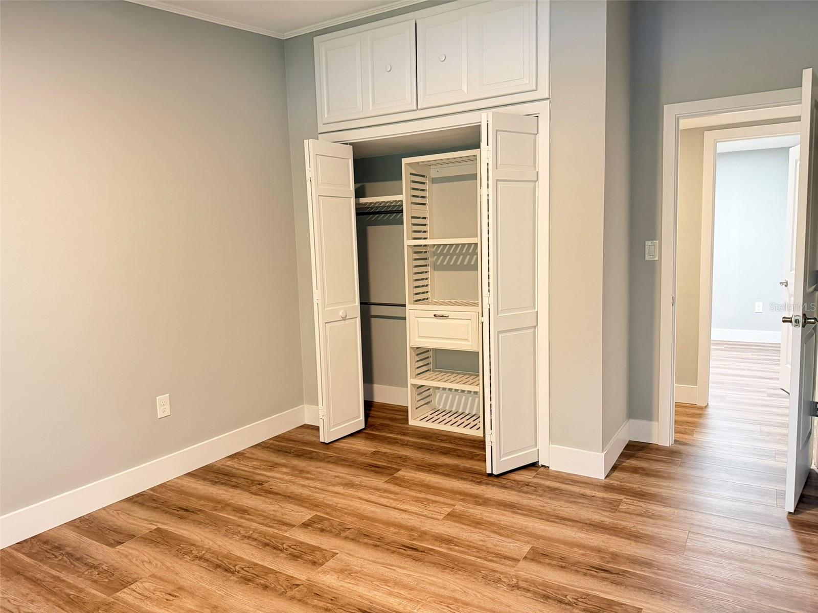 O6446473 Property Photo 35