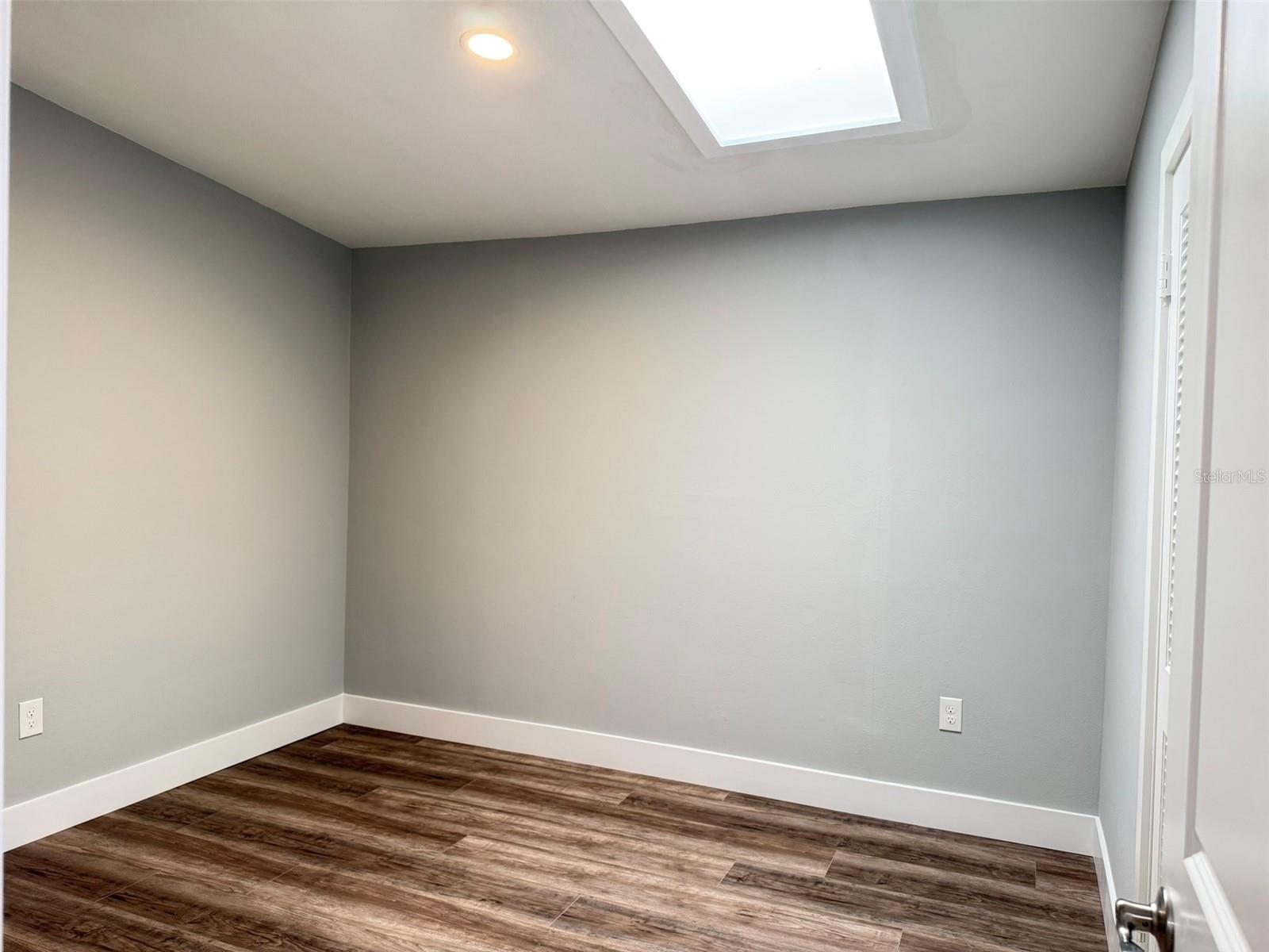 O6446473 Property Photo 37