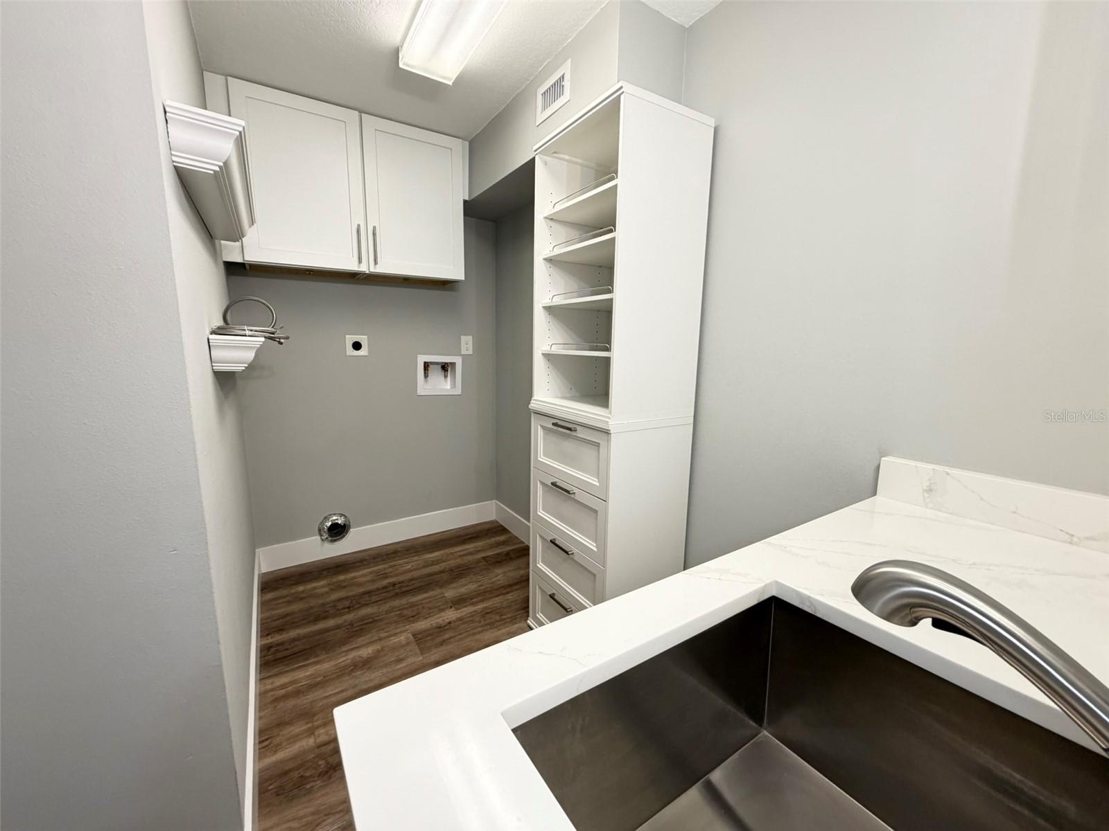 O6446473 Property Photo 39