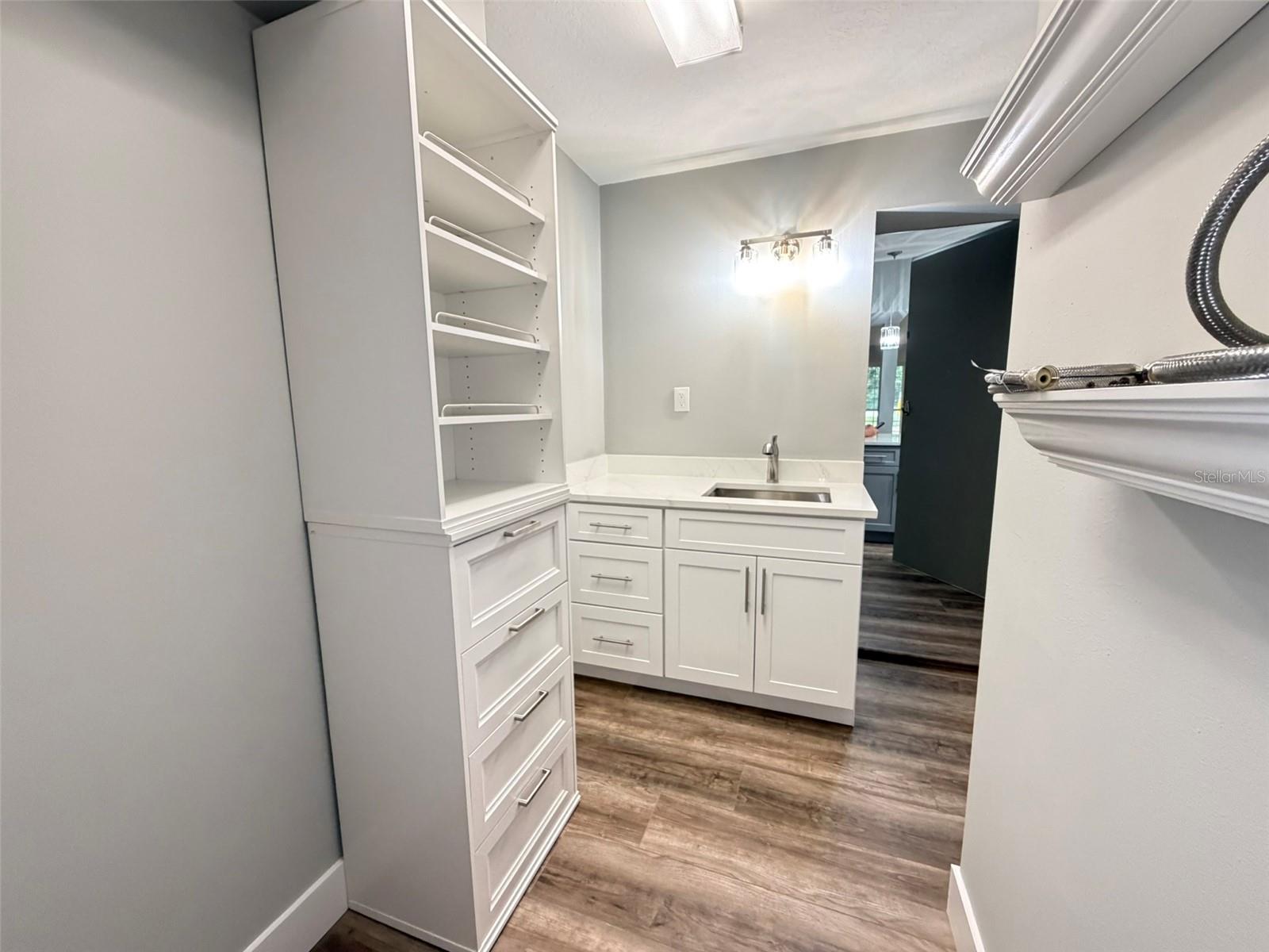 O6446473 Property Photo 40