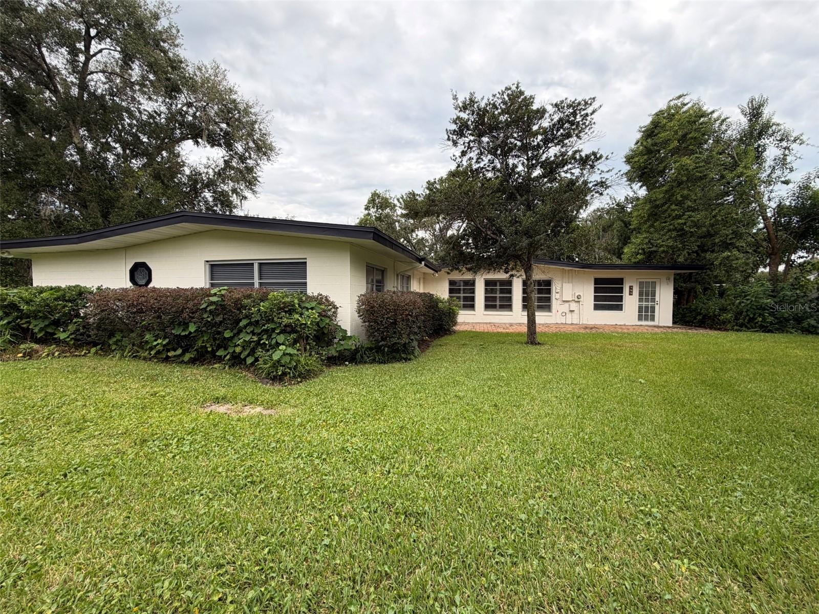 O6446473 Property Photo 44