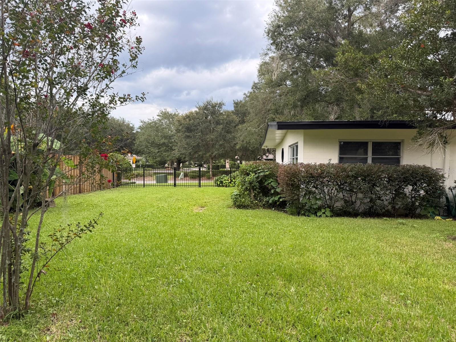 O6446473 Property Photo 46