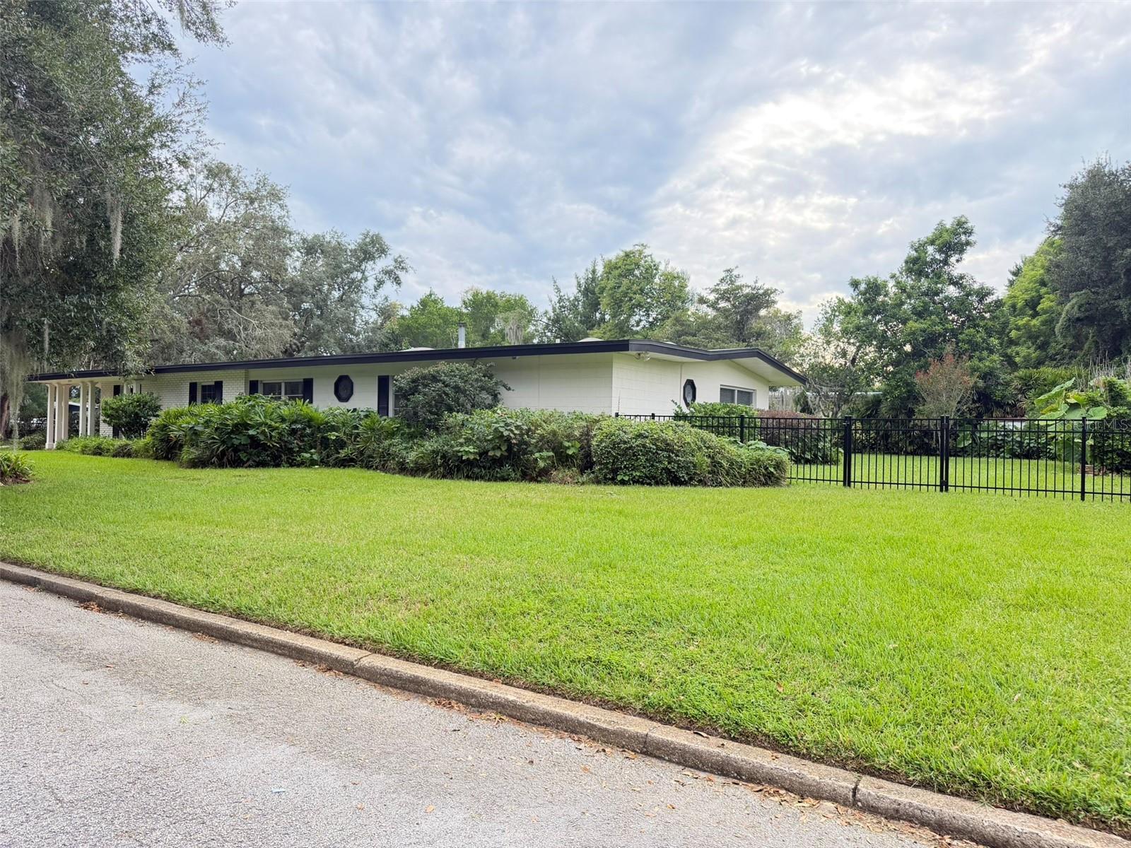 O6446473 Property Photo 48