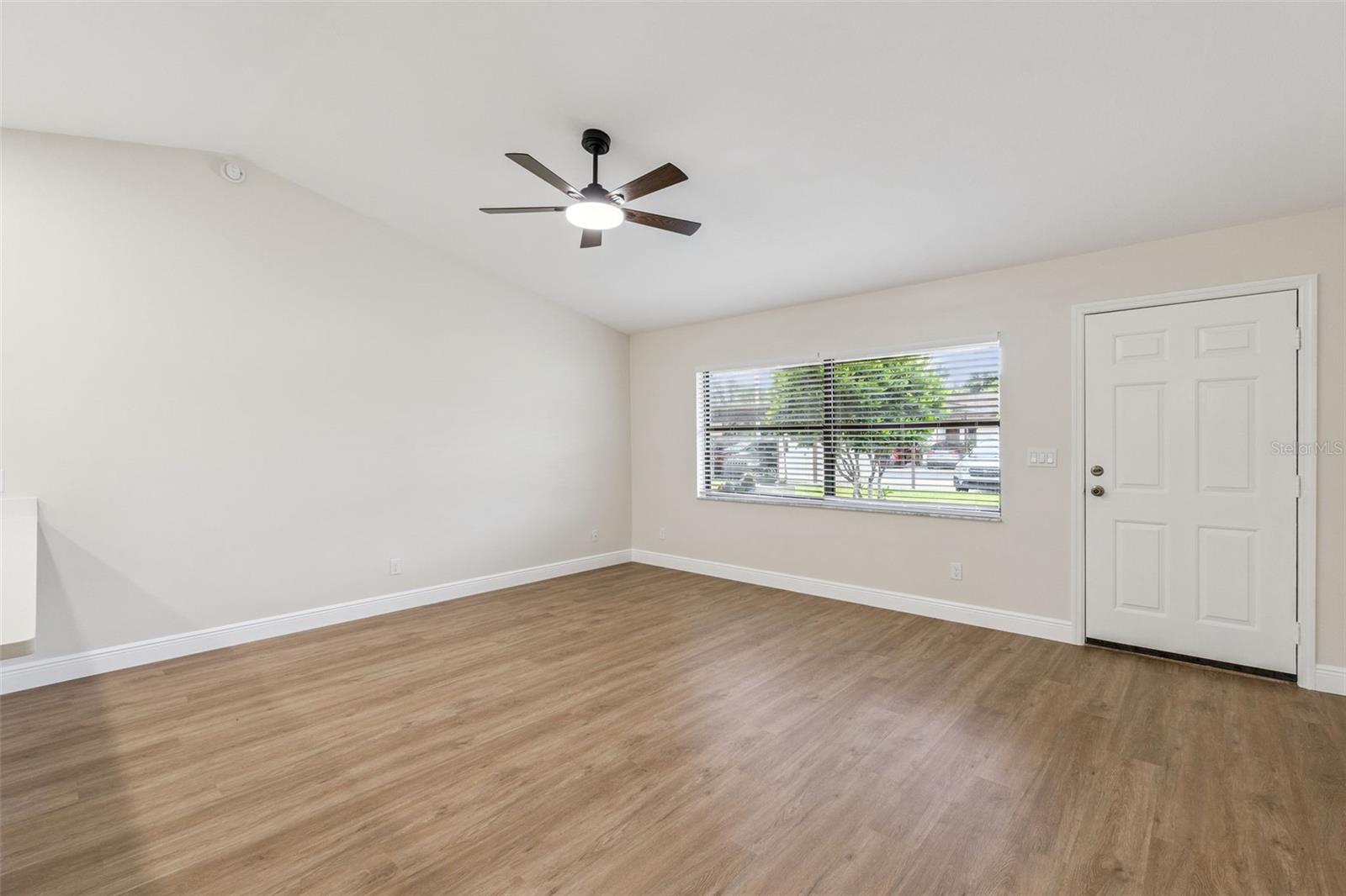12441 Orangewood Cir Property Photo 4