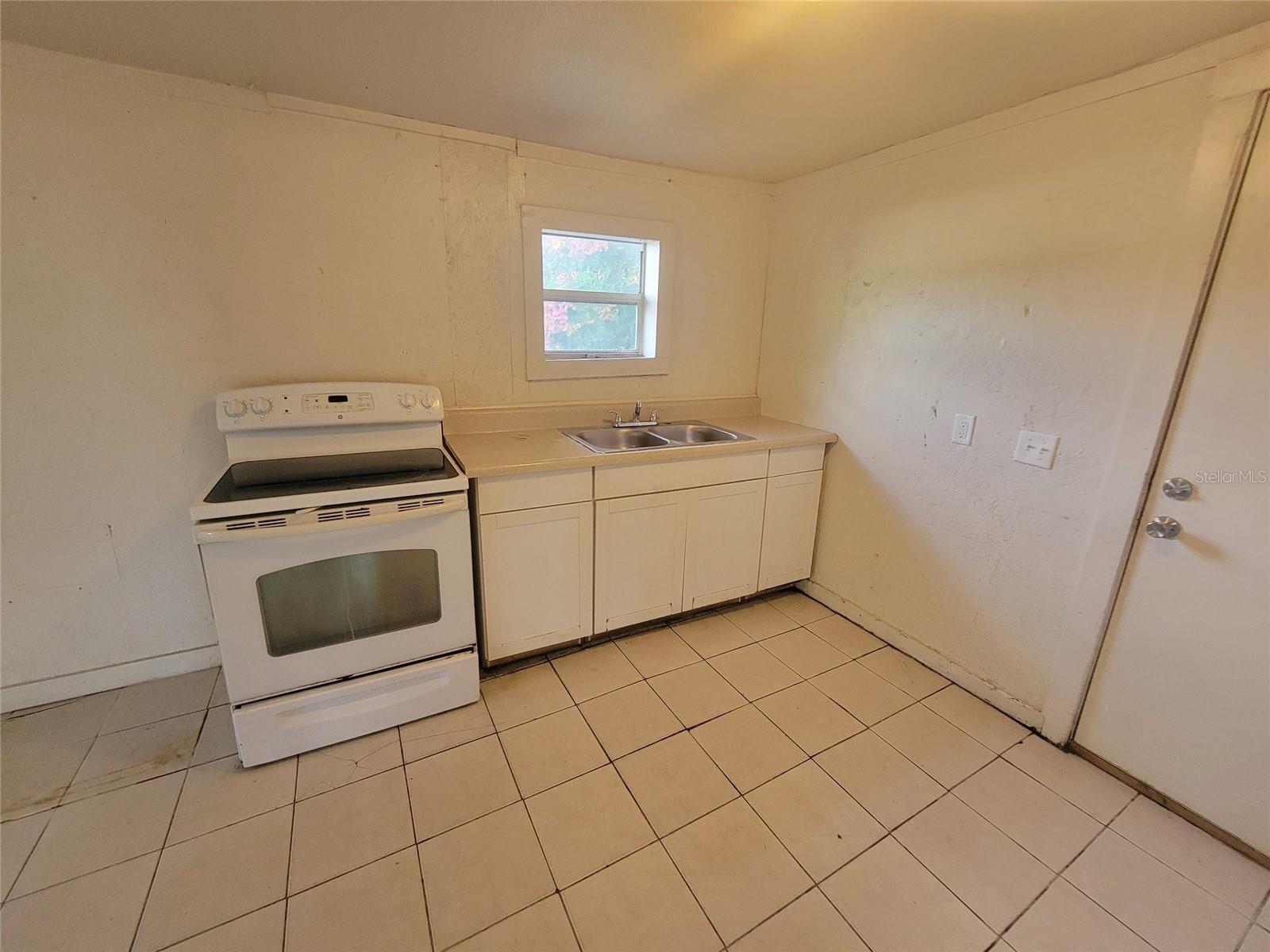 8 Lenox Ct Property Photo 9
