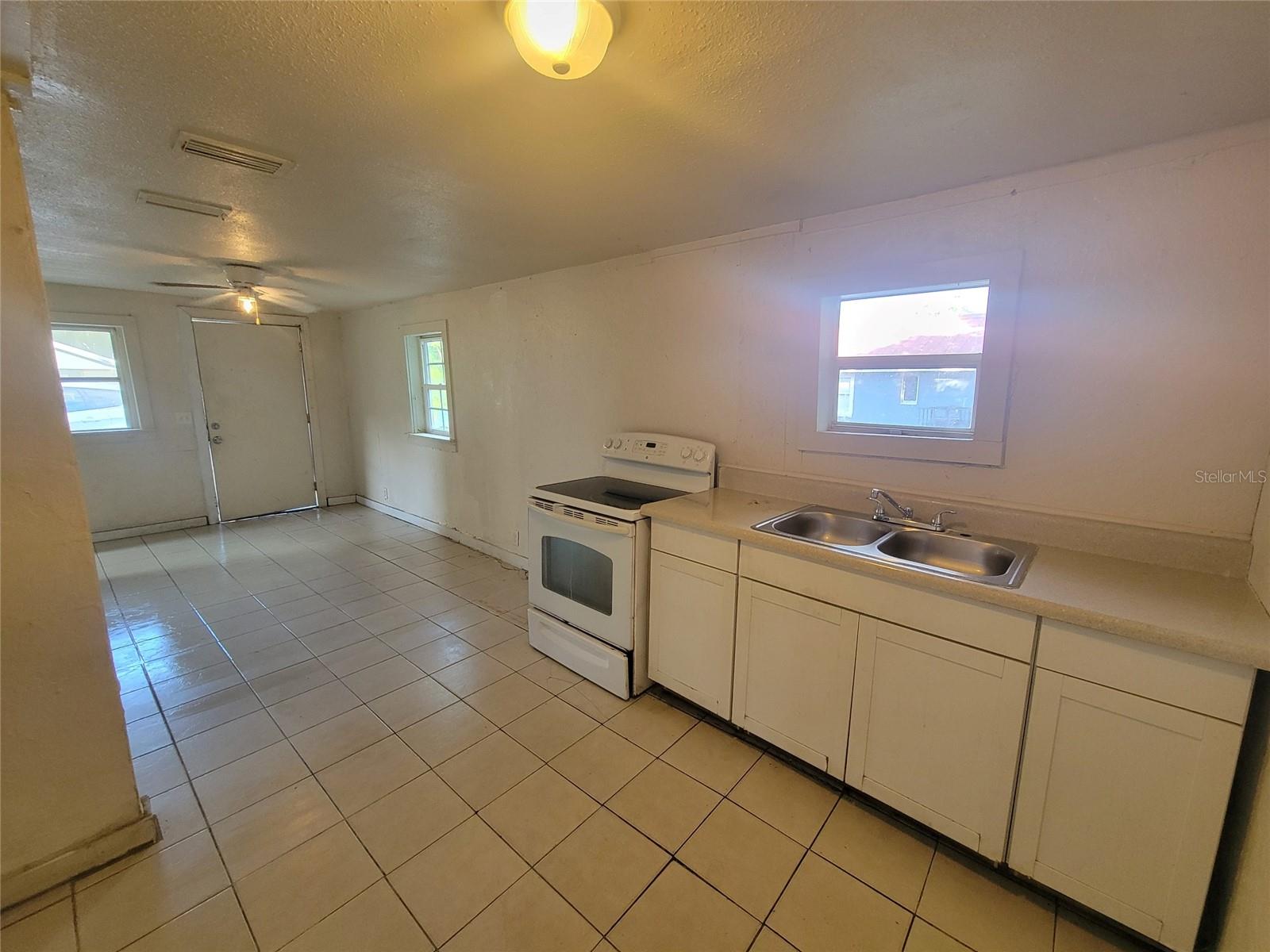 8 Lenox Ct Property Photo 11