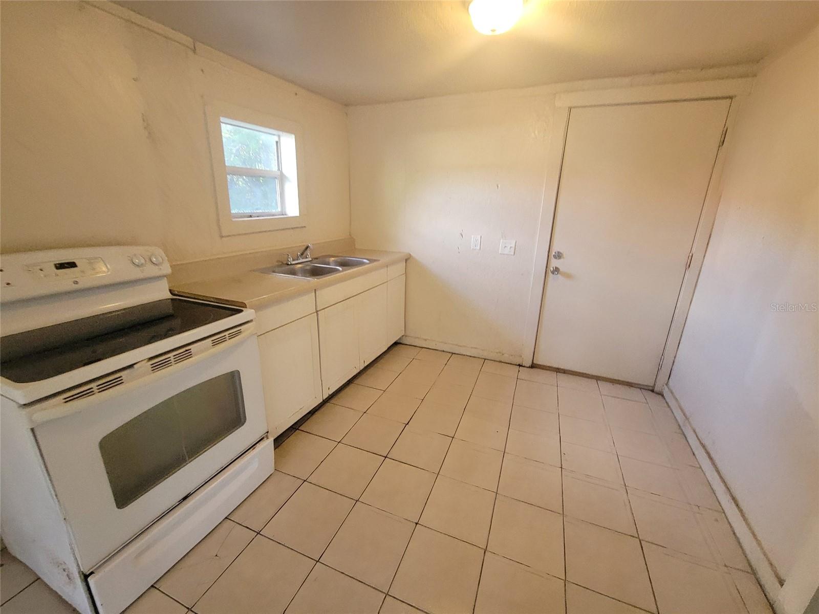 8 Lenox Ct Property Photo 12