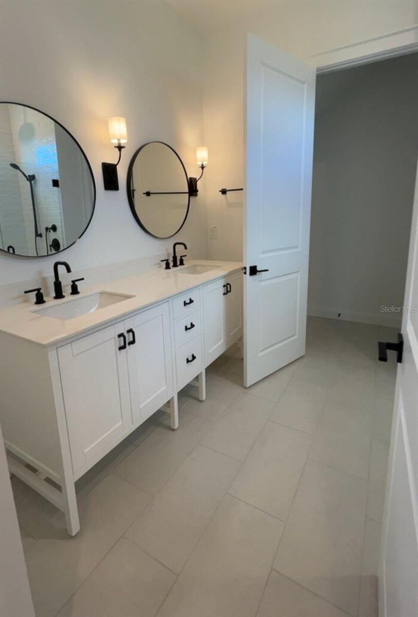 O6446504 Property Photo 11