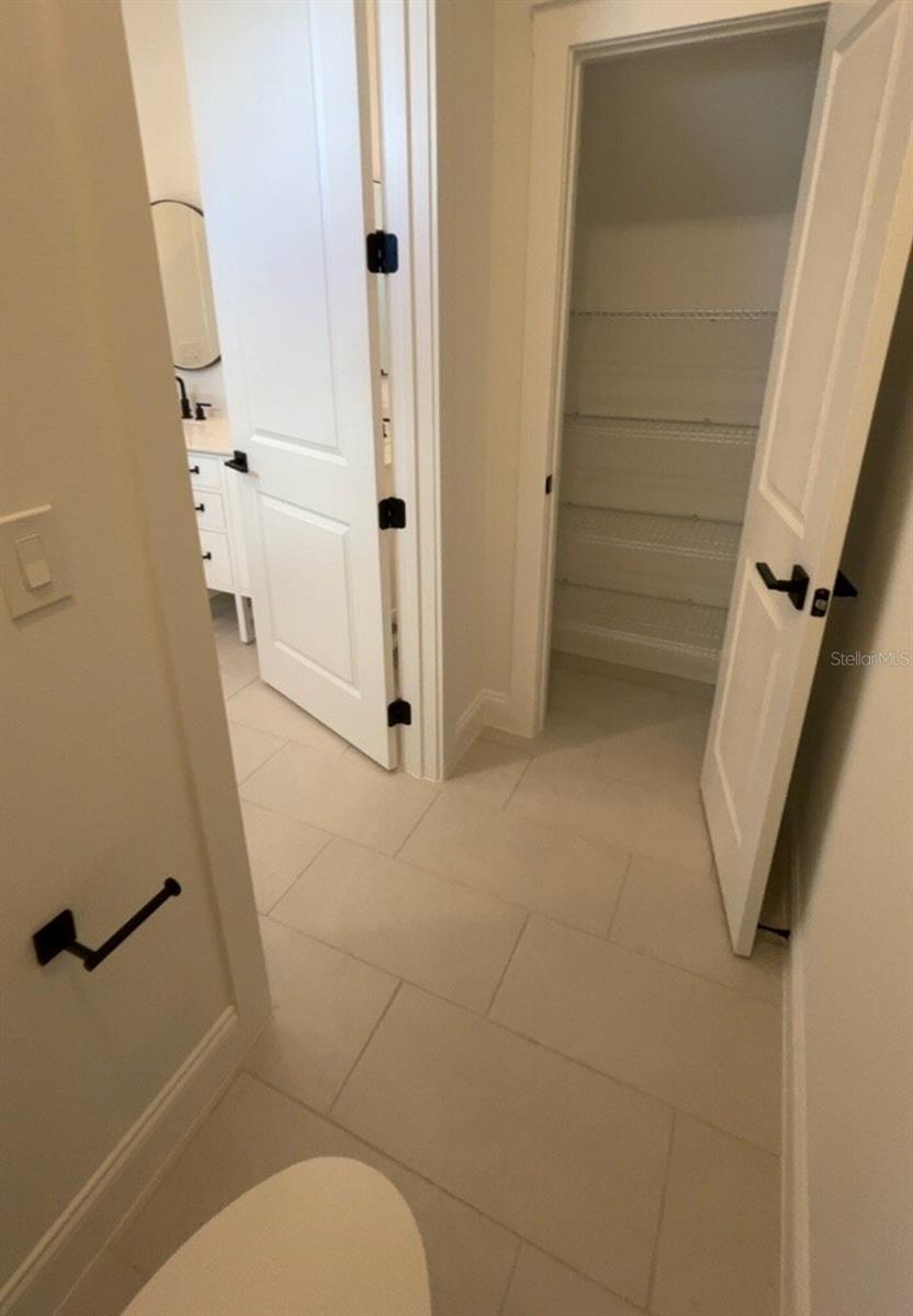 O6446504 Property Photo 12