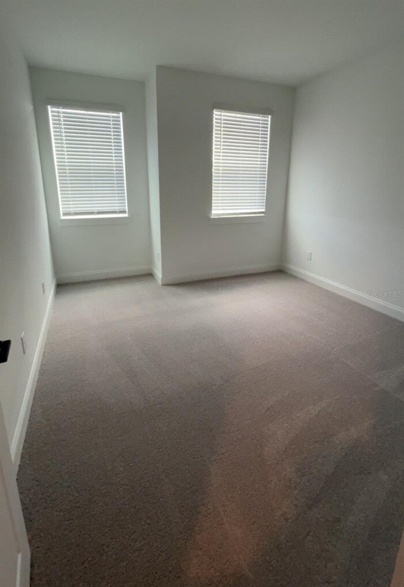 O6446504 Property Photo 24