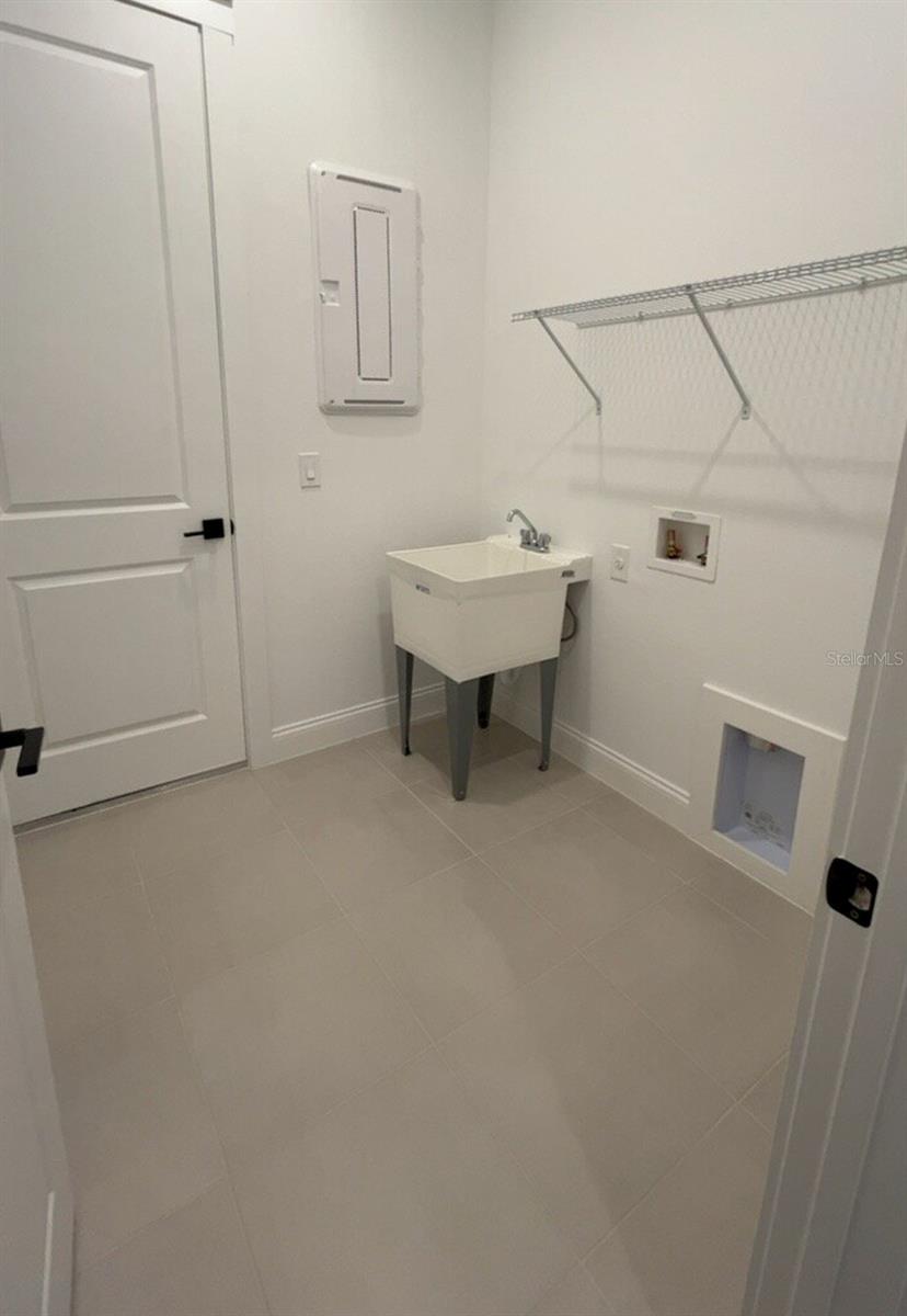 O6446504 Property Photo 27