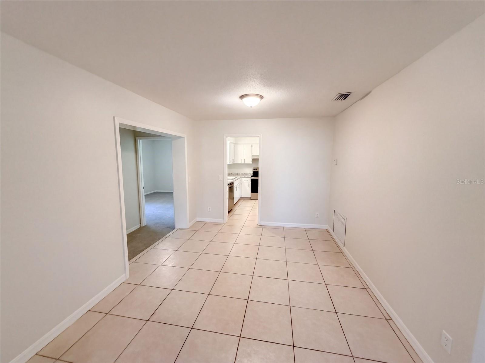 208 Robin Rd Property Photo 3