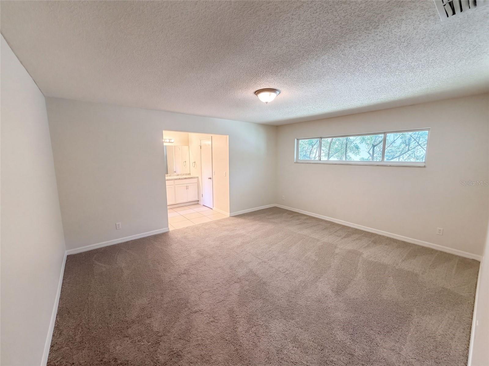 208 Robin Rd Property Photo 4