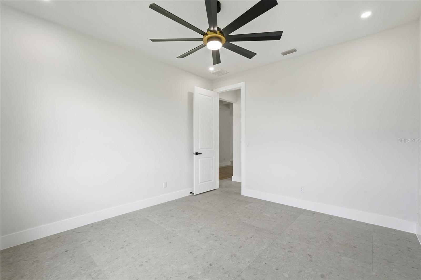 325 Ne 15th Ter Property Photo 26