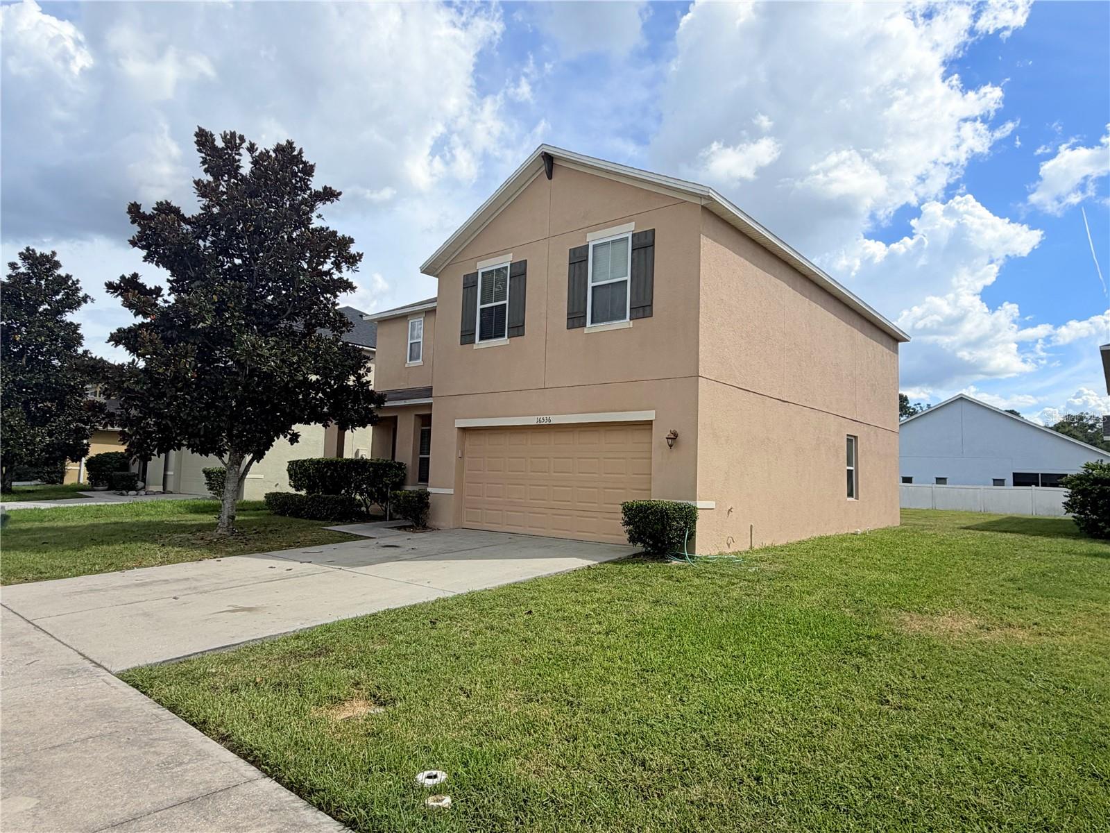 16536 Broadford Ln Property Photo 2