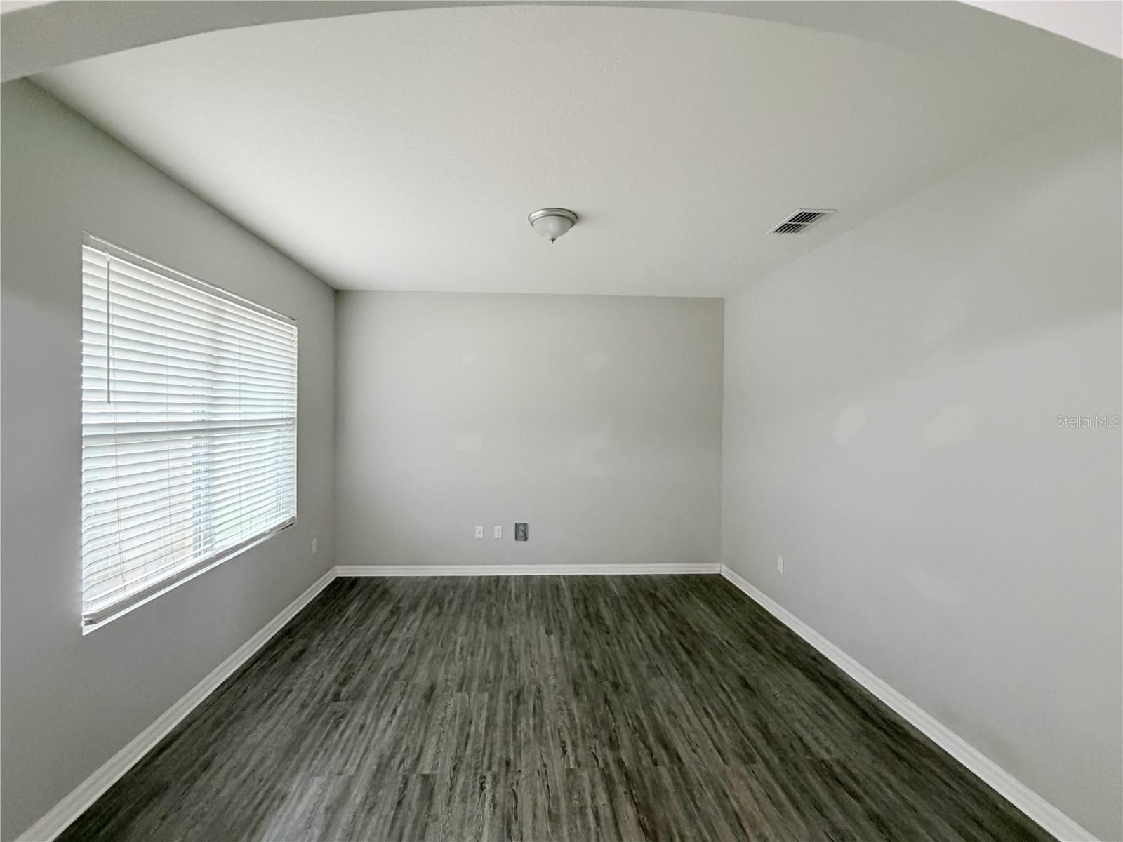 16536 Broadford Ln Property Photo 4