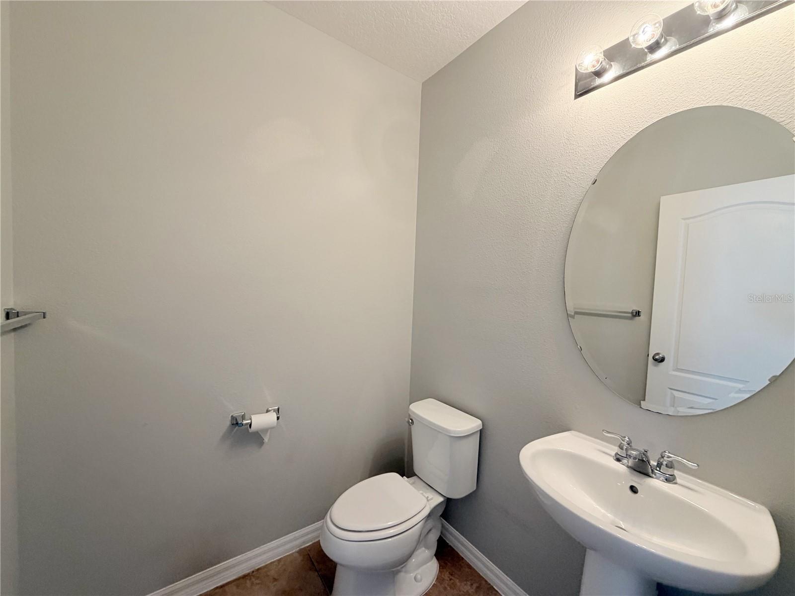 16536 Broadford Ln Property Photo 6