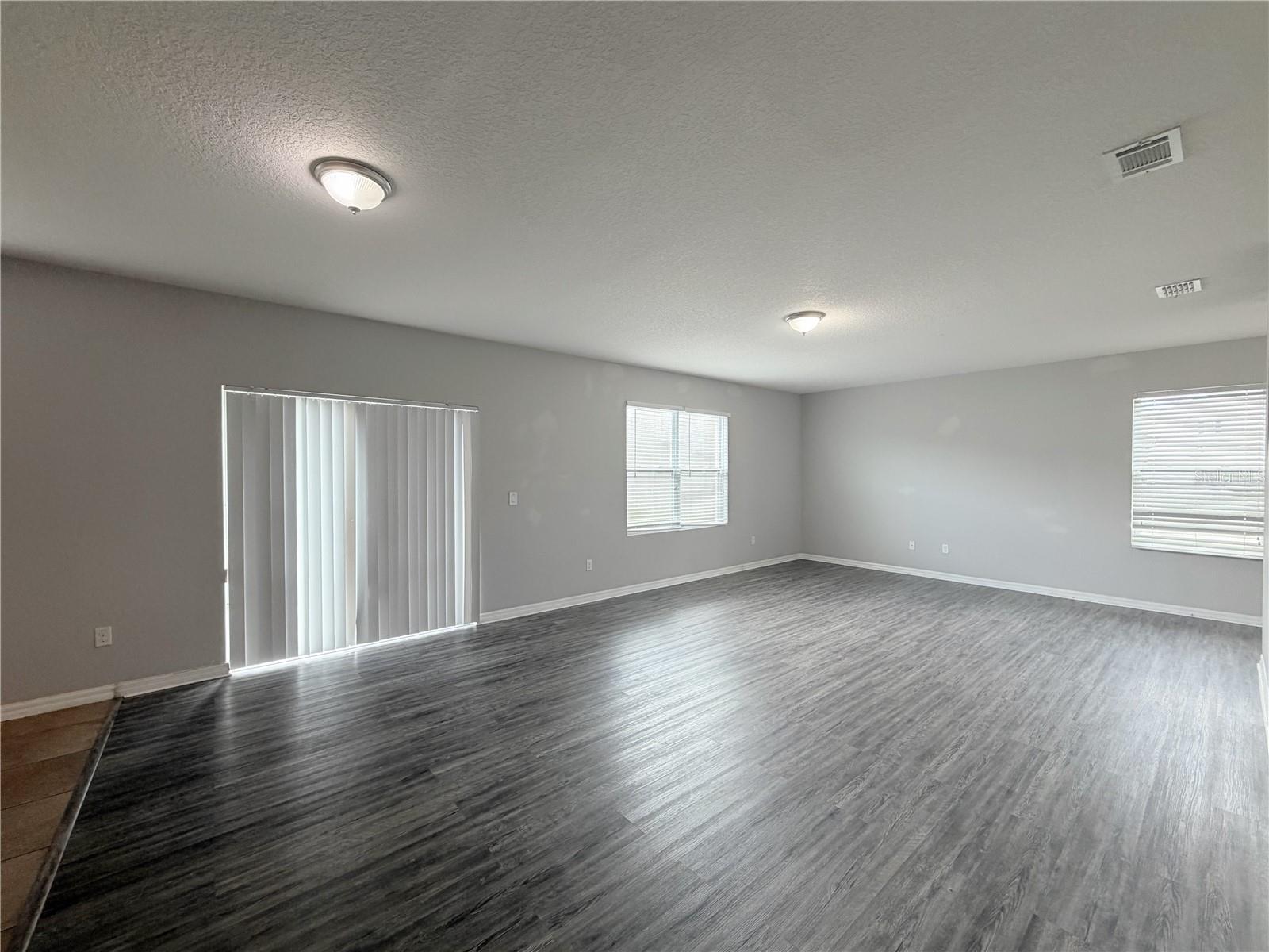16536 Broadford Ln Property Photo 7