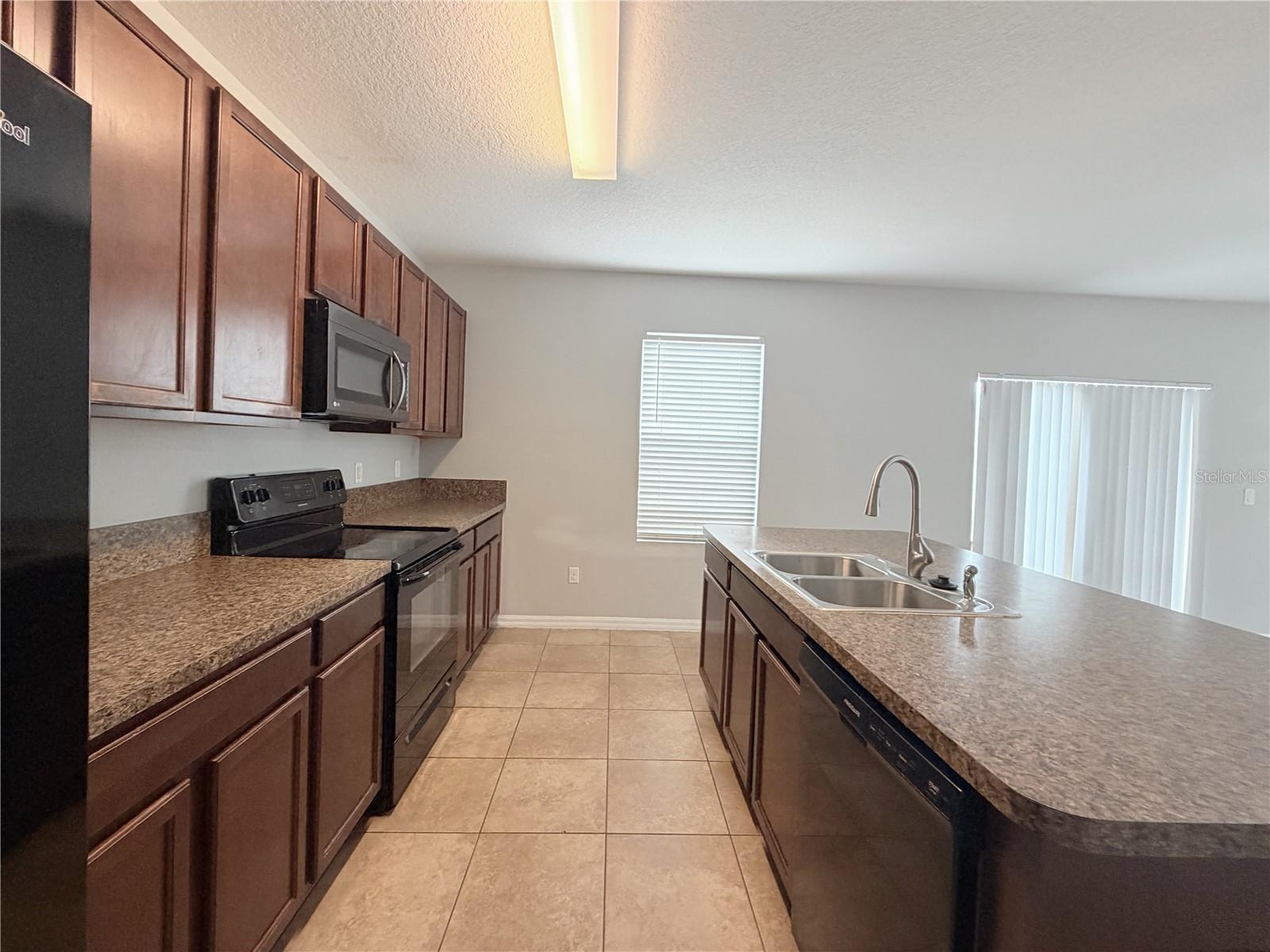 16536 Broadford Ln Property Photo 11