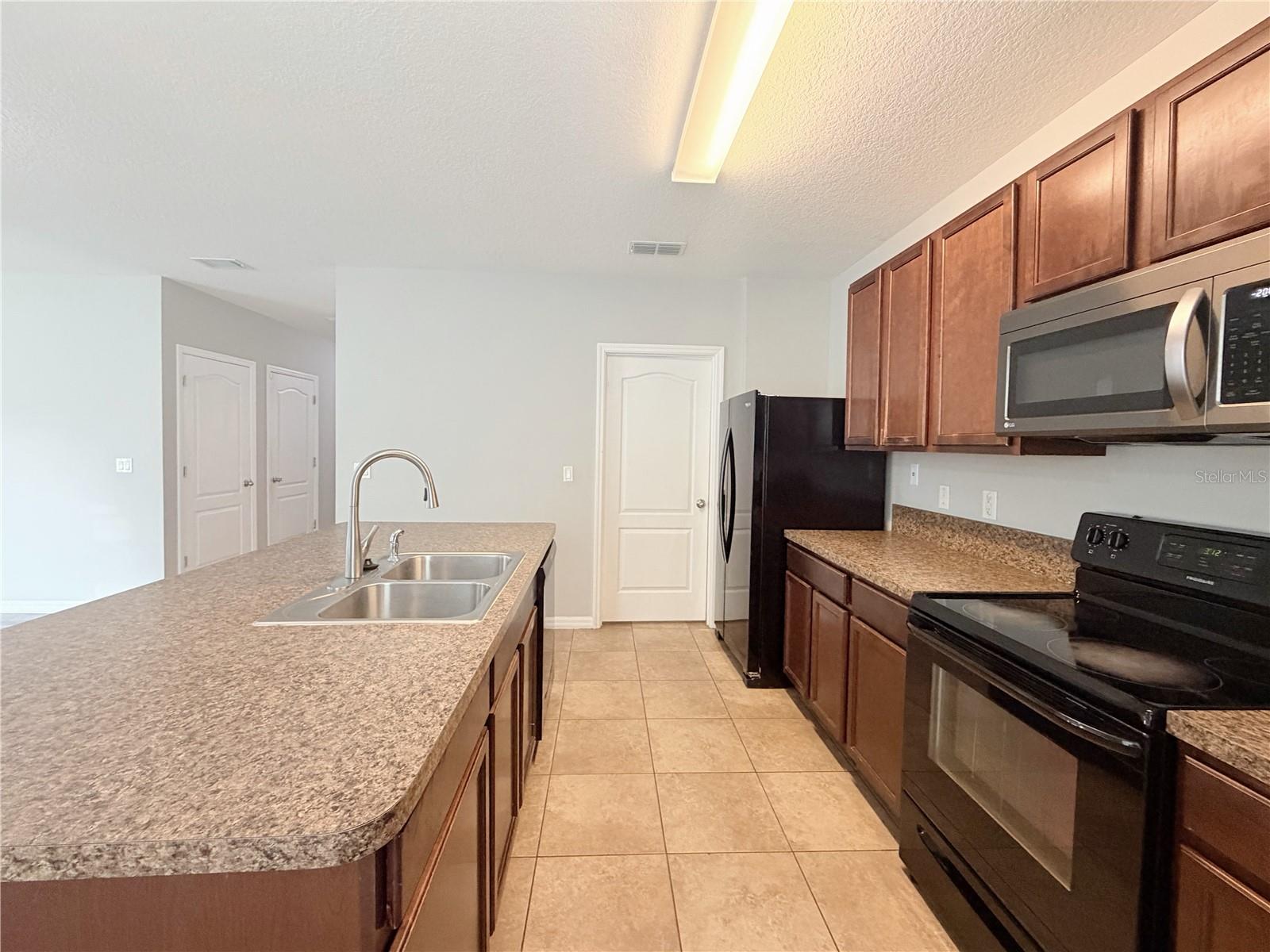 16536 Broadford Ln Property Photo 13