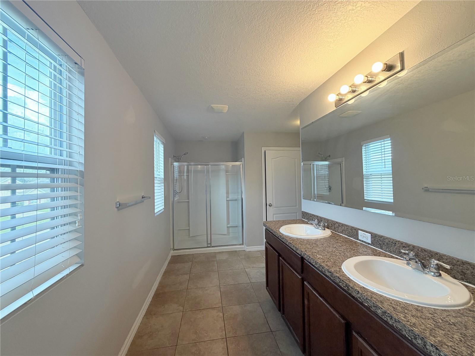 16536 Broadford Ln Property Photo 23