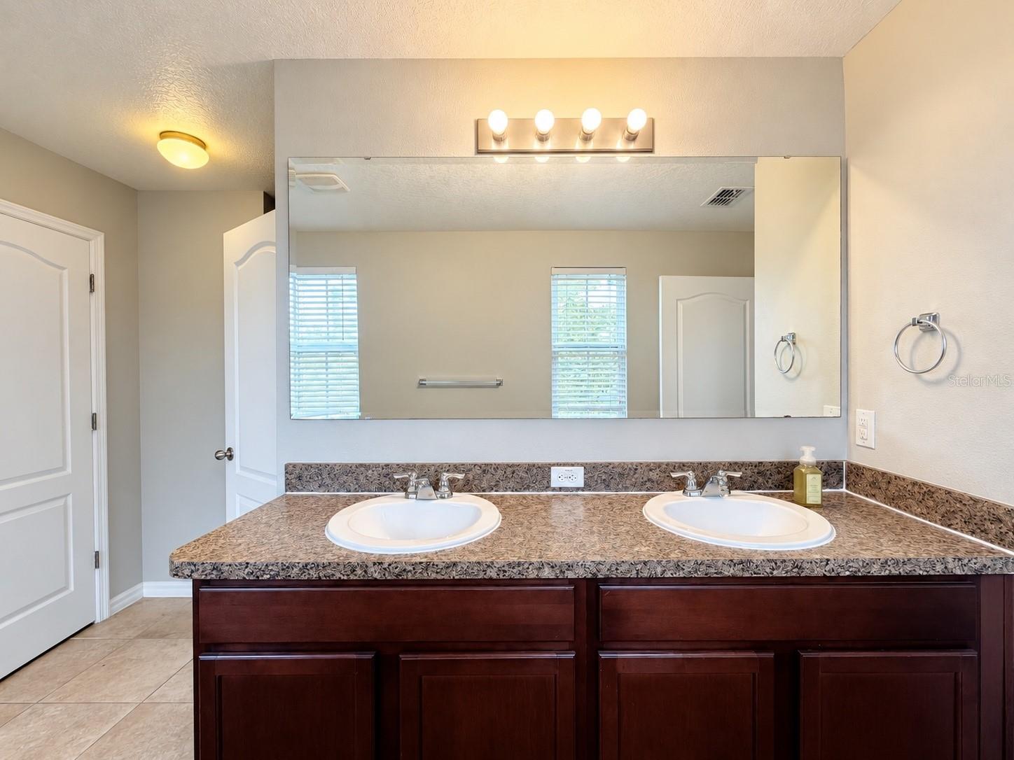 16536 Broadford Ln Property Photo 24