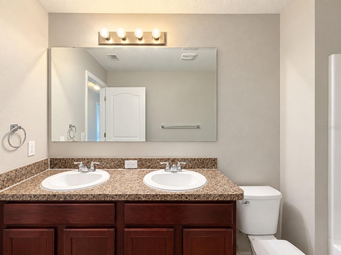 16536 Broadford Ln Property Photo 36