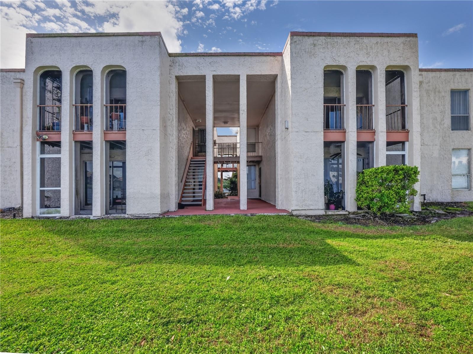 O6446627 Property Photo 3